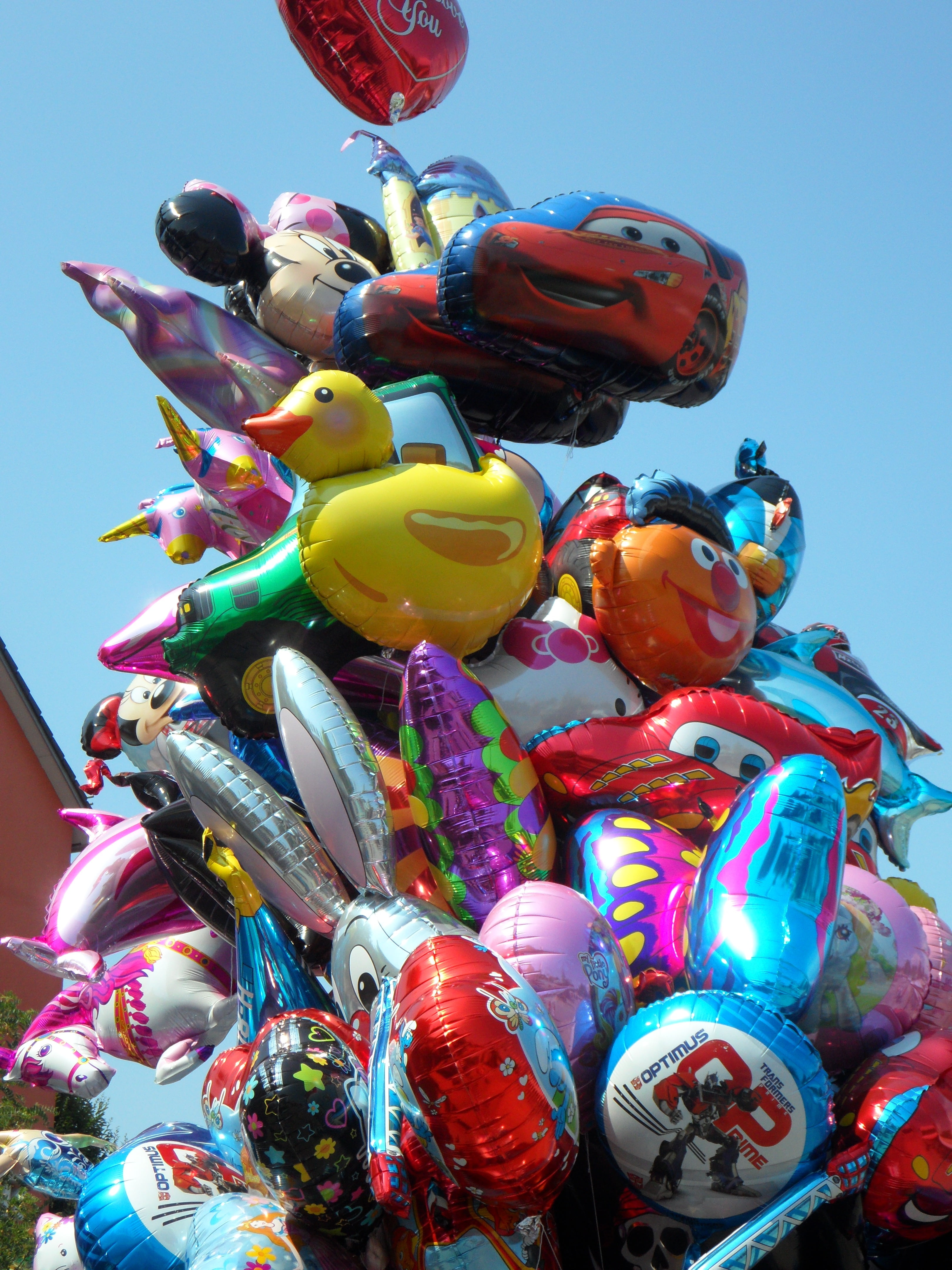 decoration, inflatable, balloons, no people, representation, folk festival, colorful, celebration, choice, art and craft, abundance, 4K, float, low angle view, Phone HD Wallpaper
