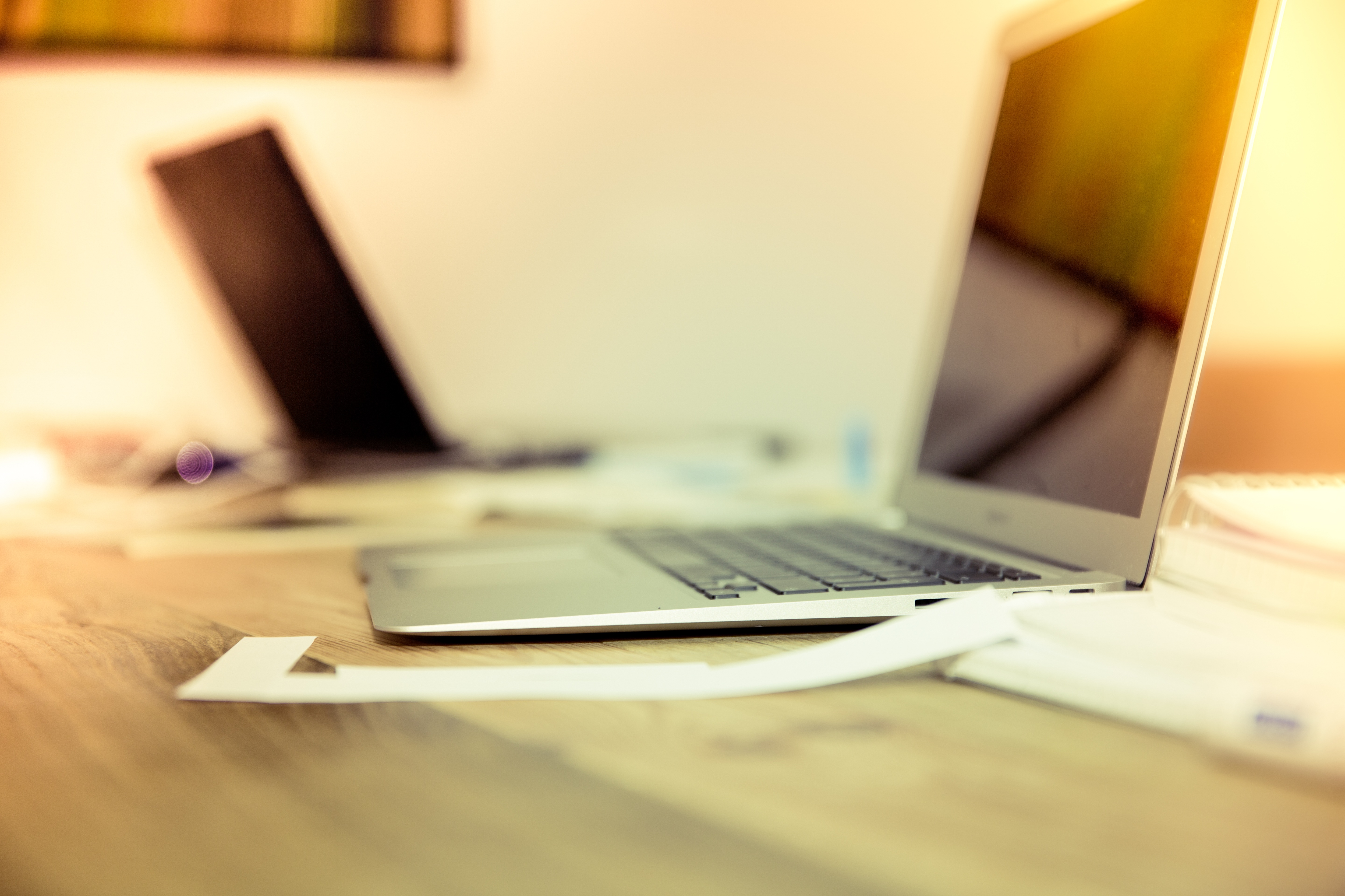 selective focus, wireless technology, smartphone, desk, no People, computer equipment, style, mac, close-up, pC, home office, table, retro, business, blog, HD Wallpaper