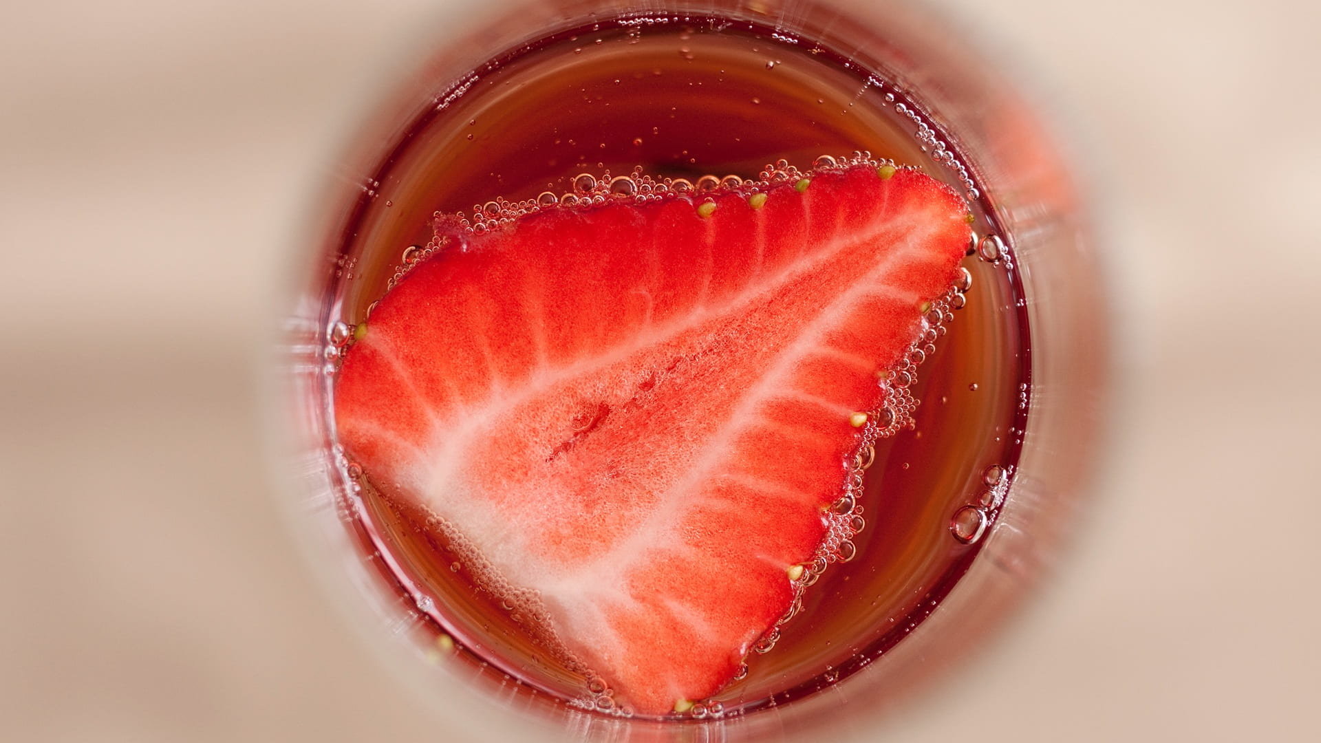 strawberry, blood orange, citrus fruit, food and drink, slice, drink, directly above, fresh, household equipment, food, red, healthy eating, refreshment, HD Wallpaper