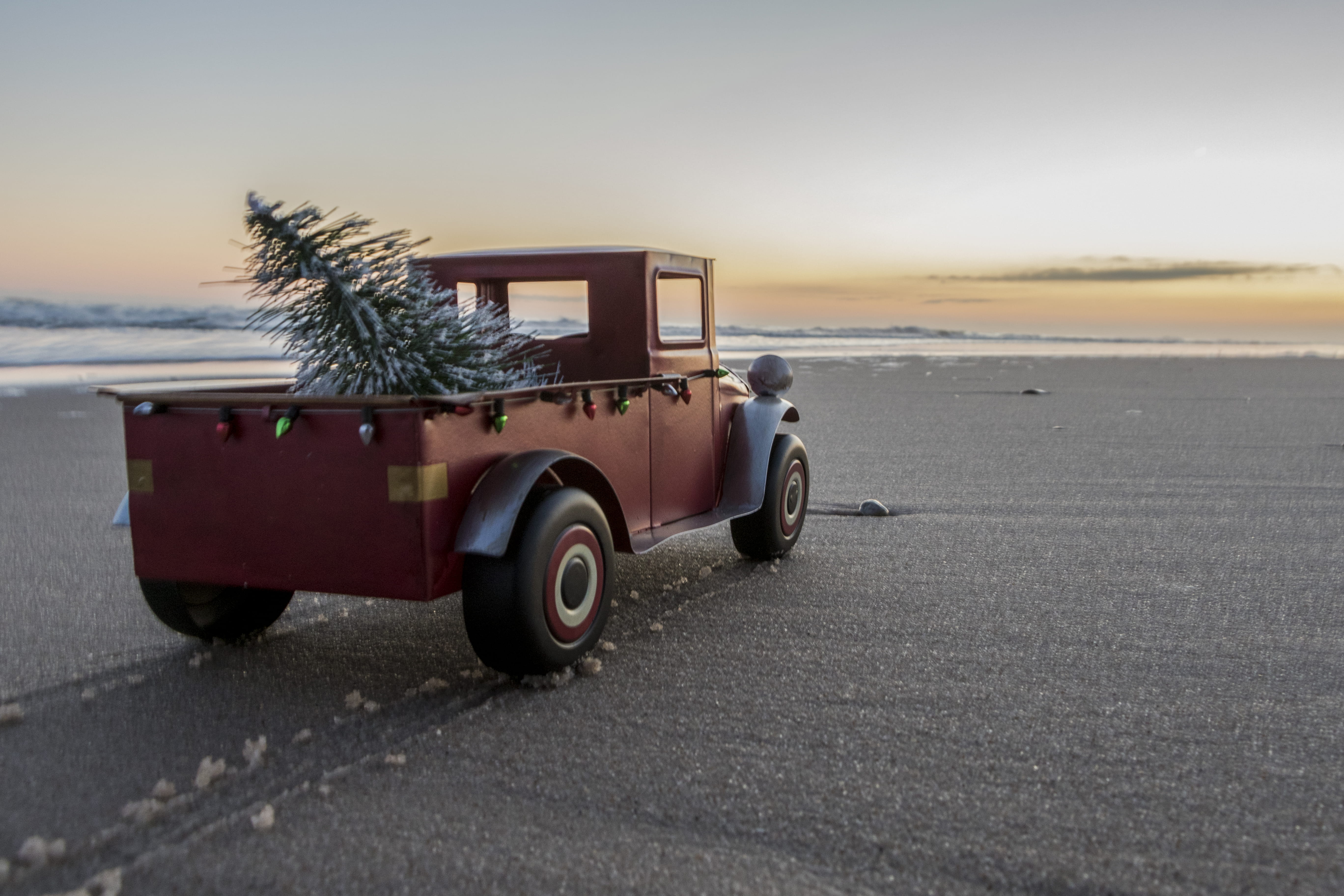 ocean, road, holidays, 4x4, motion, nature, holiday, sea, xmas, plant, day, beach, car, mode of transportation, no people, tree, sky, truck, motor vehicle, HD Wallpaper