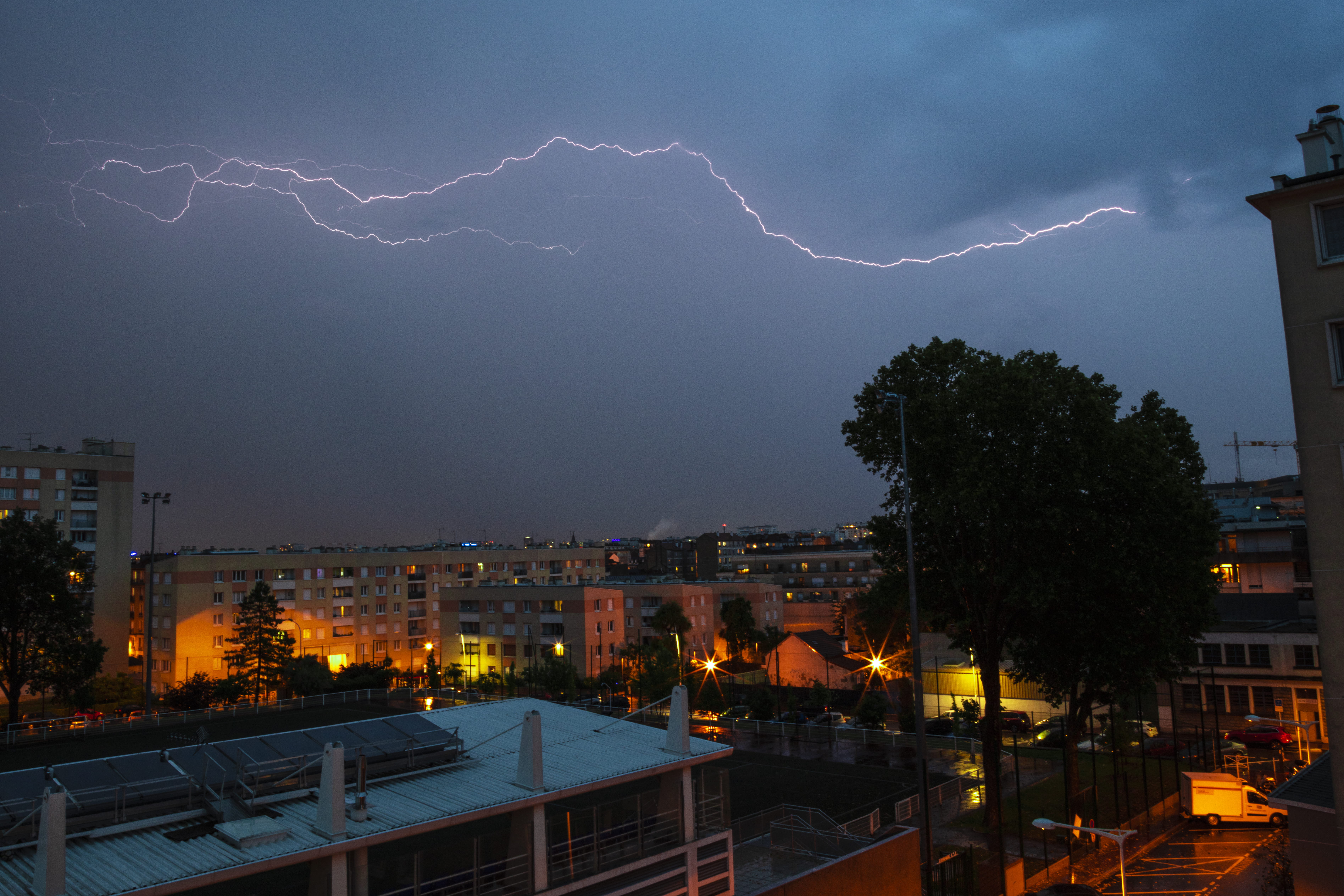 5K, cityscape, storm, tree, over the city, building exterior, built structure, sky, forked lightning, urban, outdoors, bolt, landscape, thunderstorm, eclair, HD Wallpaper