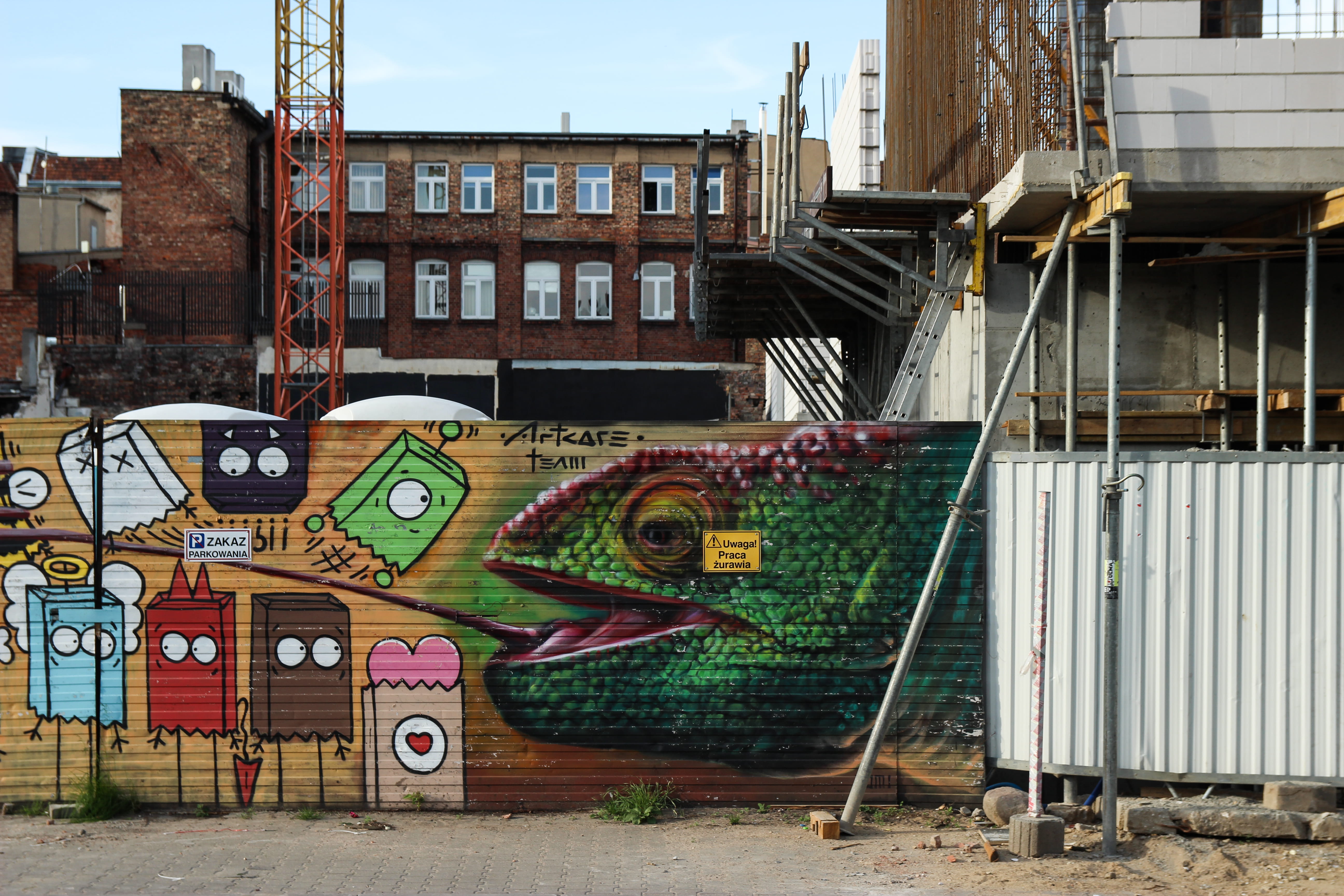 art and craft, brick, graffiti, street art, building, wall, wall - building feature, architecture, 5K, residential district, outdoors, day, multi colored, HD Wallpaper