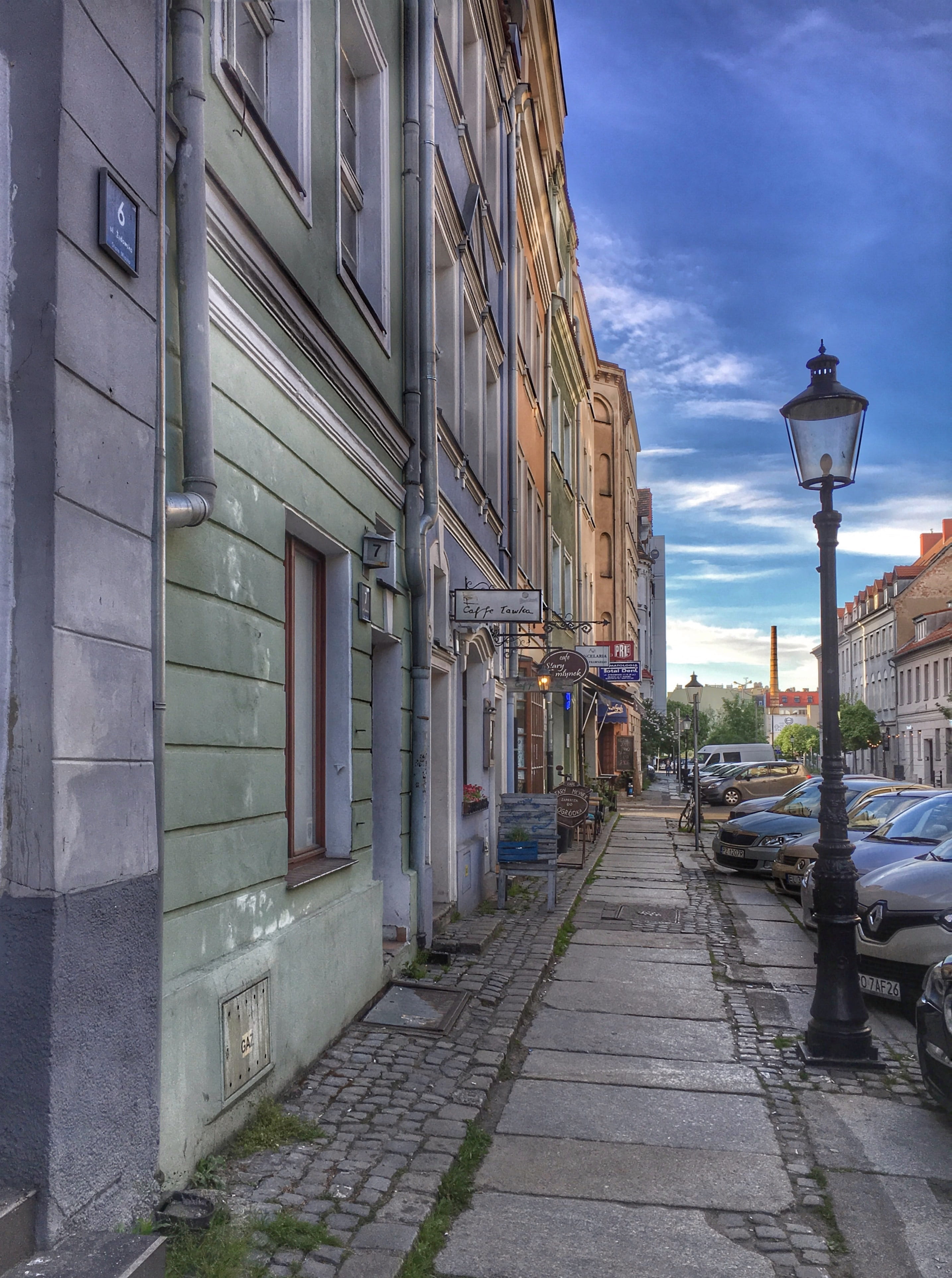 footpath, lantern, building exterior, kamienica, sidewalk, nature, street, the way forward, transportation, evening, 4K, street light, outdoors, poznan, Phone HD Wallpaper