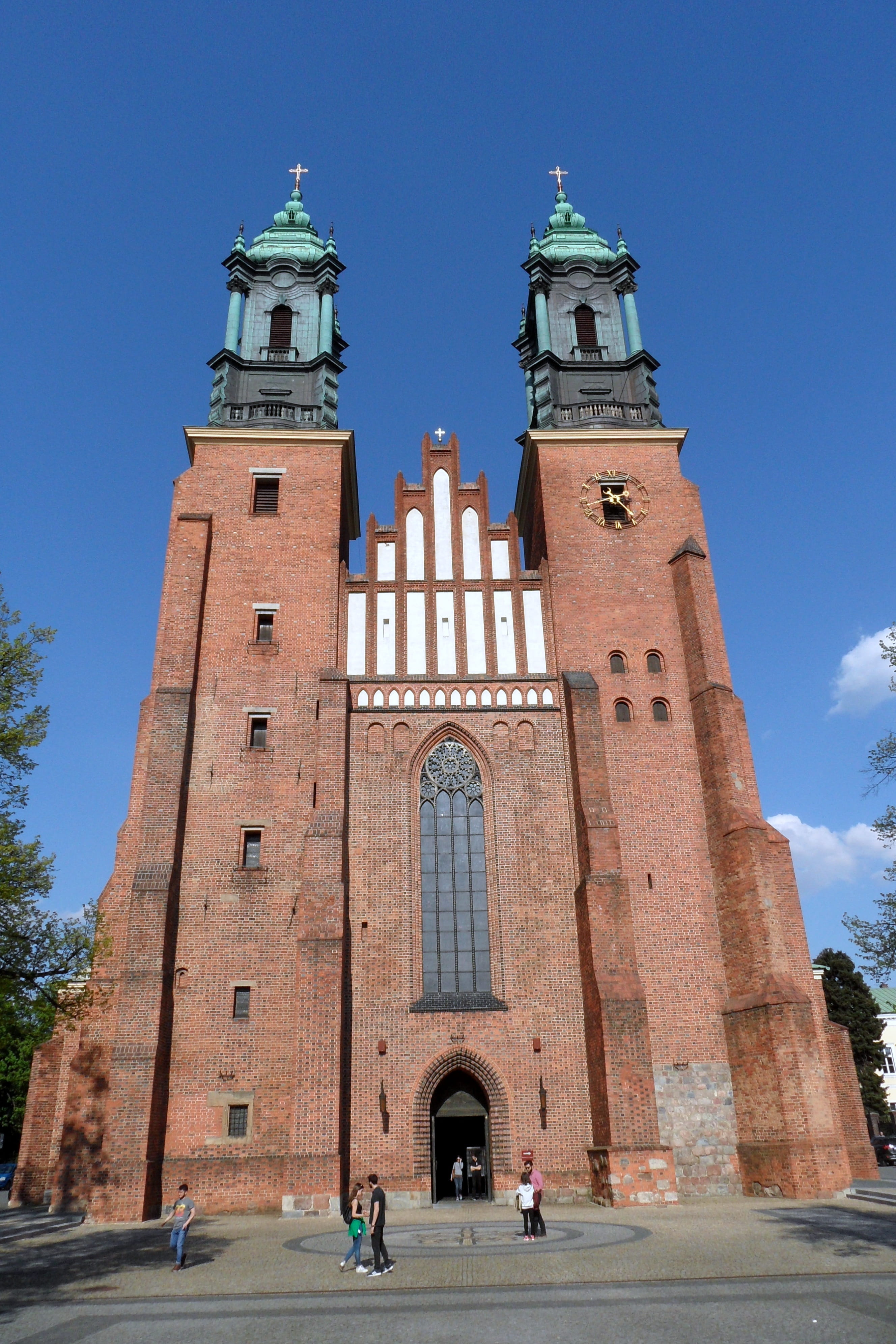 poznan, gothic, travel, outdoors, built structure, women, travel destinations, christianity, church, the past, architecture, place of worship, tourism, Phone HD Wallpaper