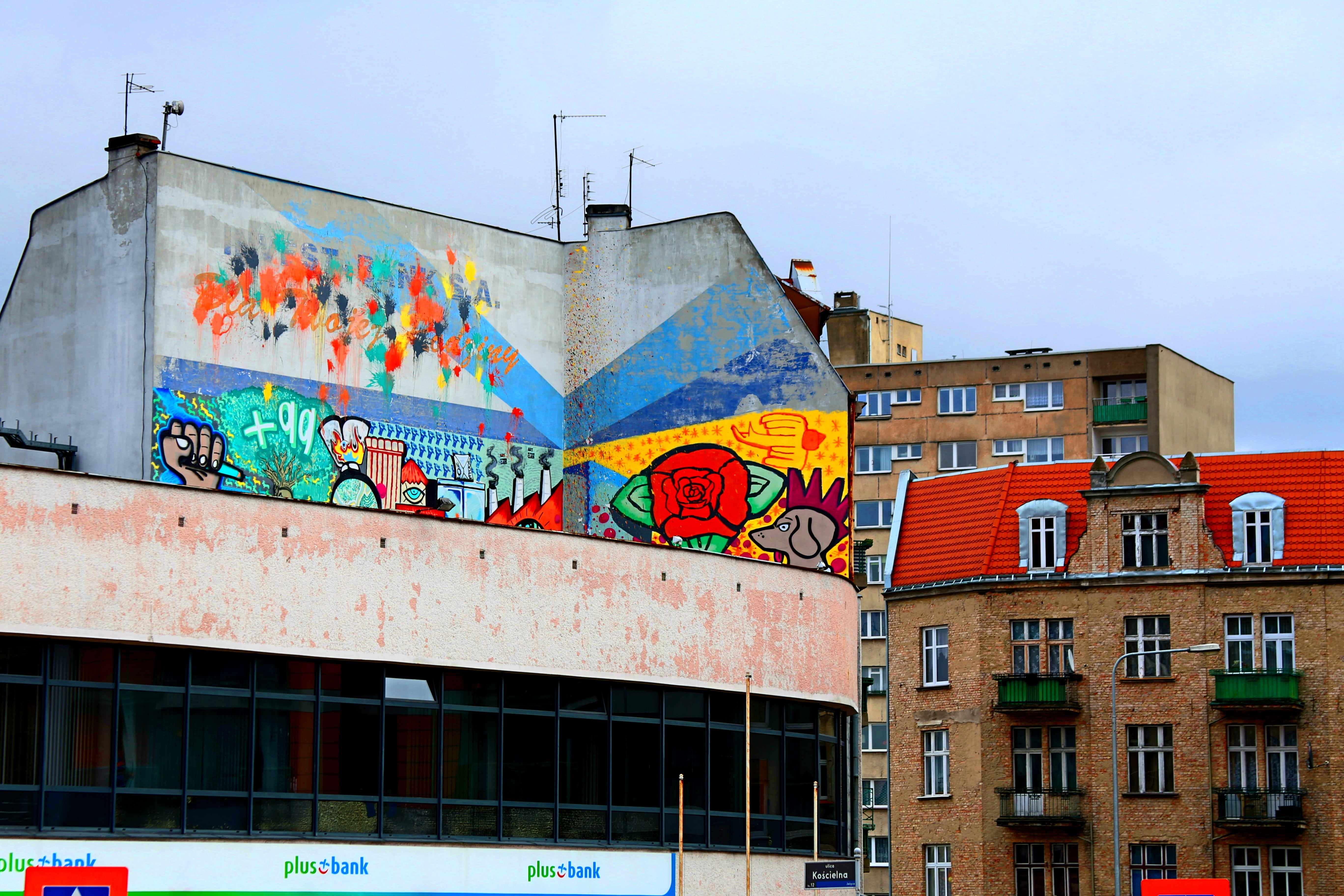 murals, day, apartment poznań, low angle view, no people, architecture, nature, city, poznan, mural, multi colored, in jeżyce poznań, street art, old and new buildings, HD Wallpaper