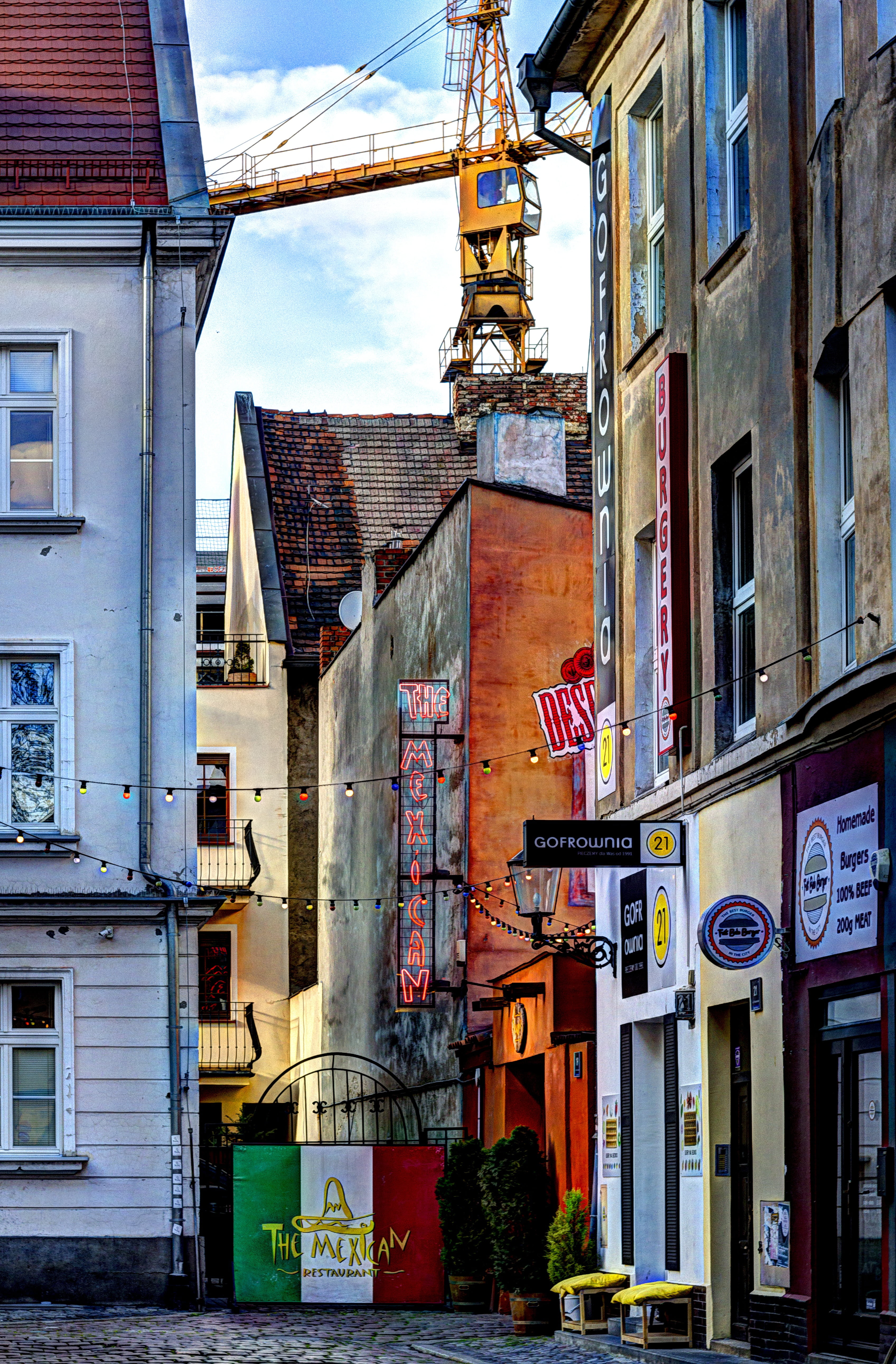 window, built structure, road, no people, communication, cloud - sky, poland, the market, residential district, tourism, the old town, architecture, the lift, Phone HD Wallpaper