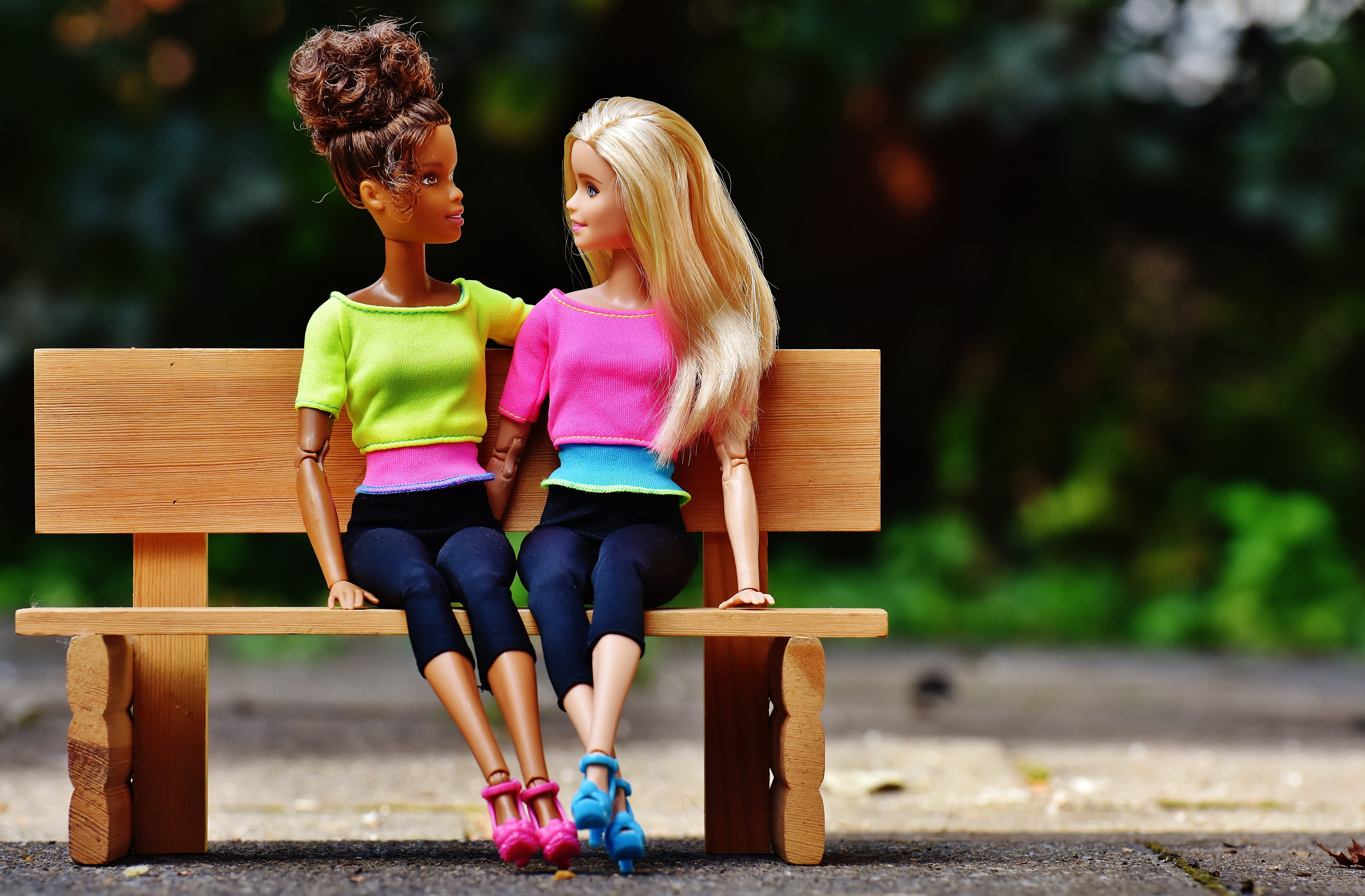 women, play, beauty, park bench, girls, emotion, charming, young adult, females, two people, sporty, head, figure, teenager, pretty, adolescence, 5K, outdoors, HD Wallpaper