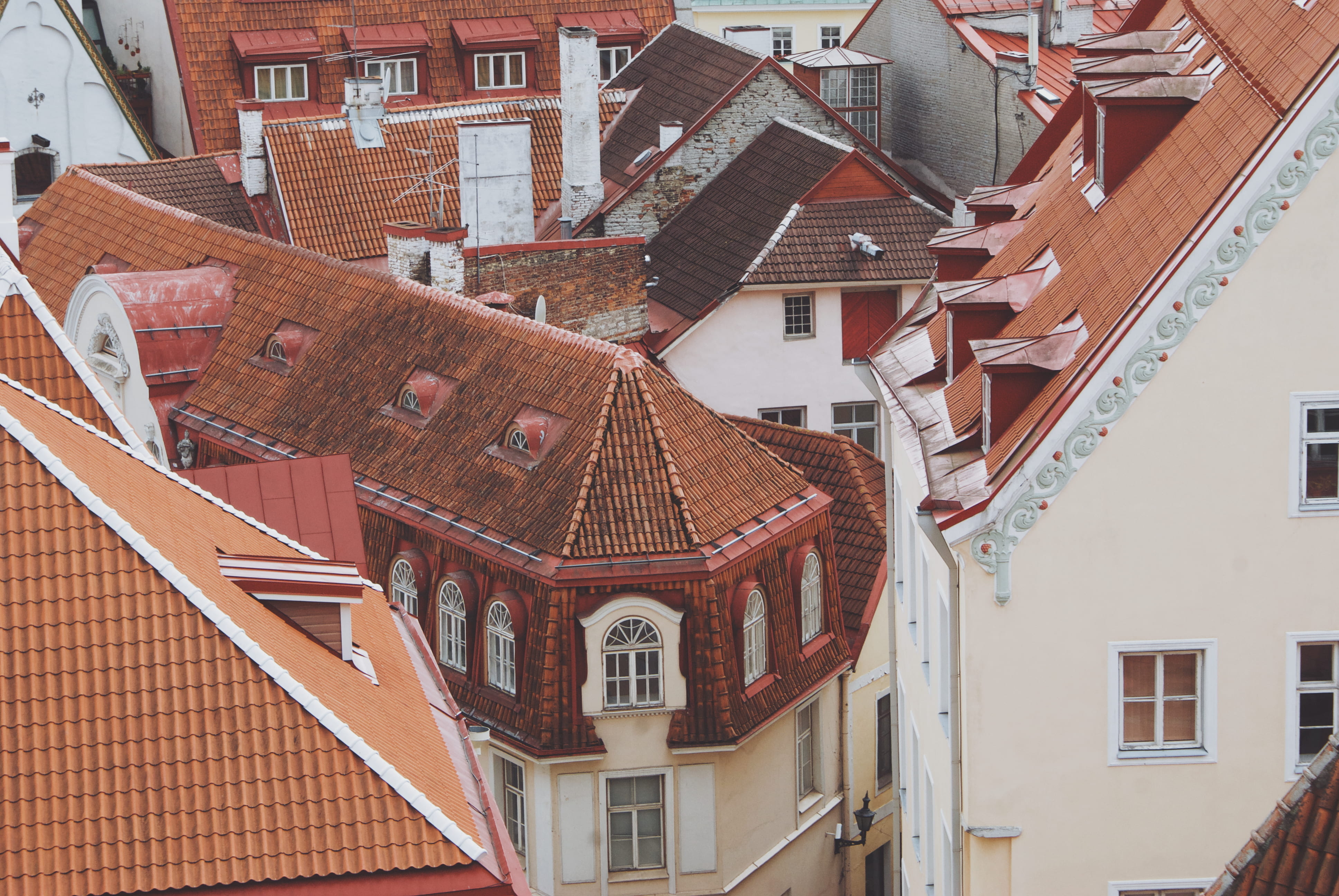 architecture, photo, belief, brown, aerial, photography, residential district, outdoors, nature, window, roof, no people, tallinn, estonium, concrete, building exterior, HD Wallpaper