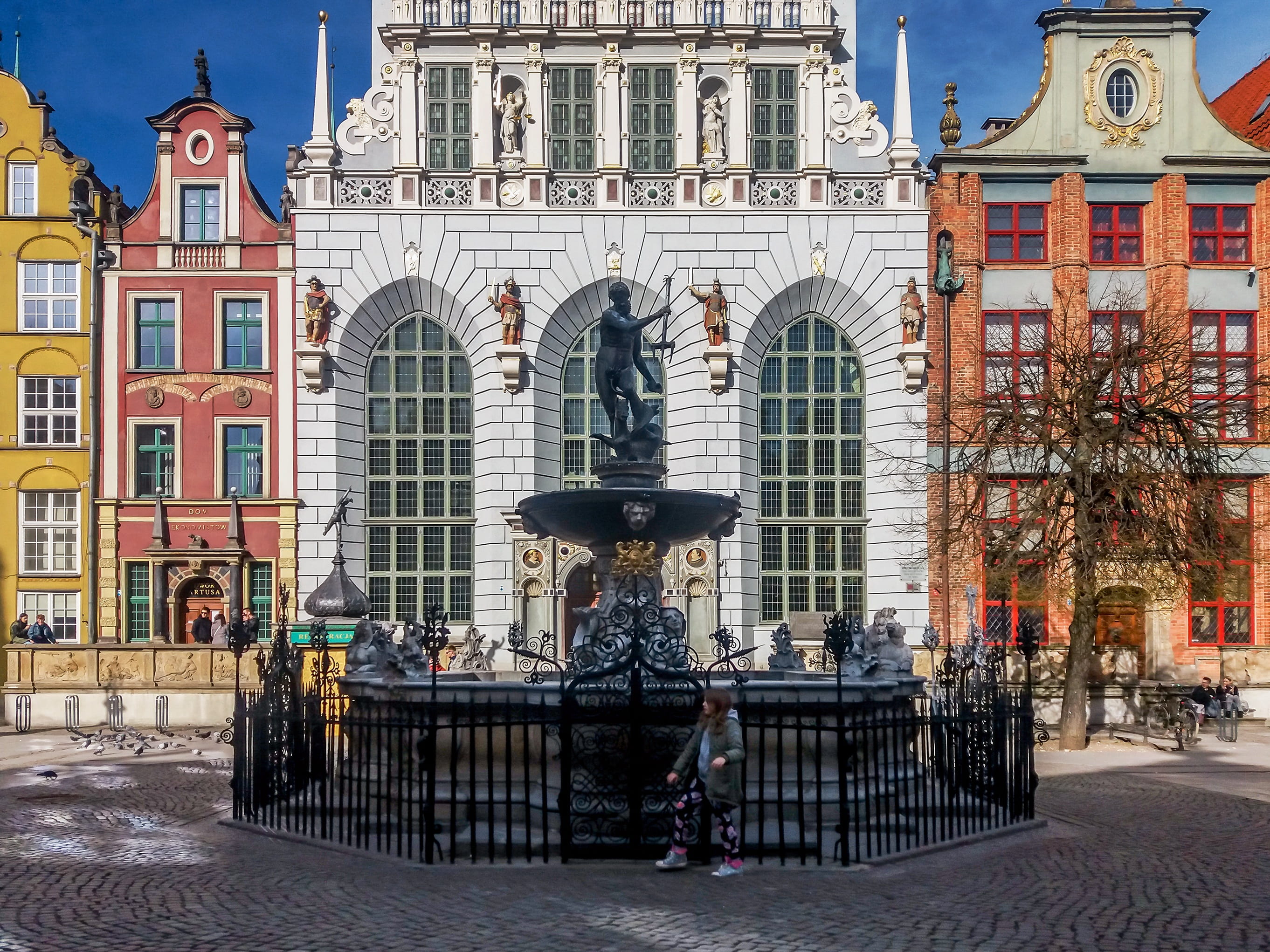 city, the statue of, fountain, old town, creativity, architecture, building exterior, the past, street, art and craft, monuments, built structure, statue, HD Wallpaper