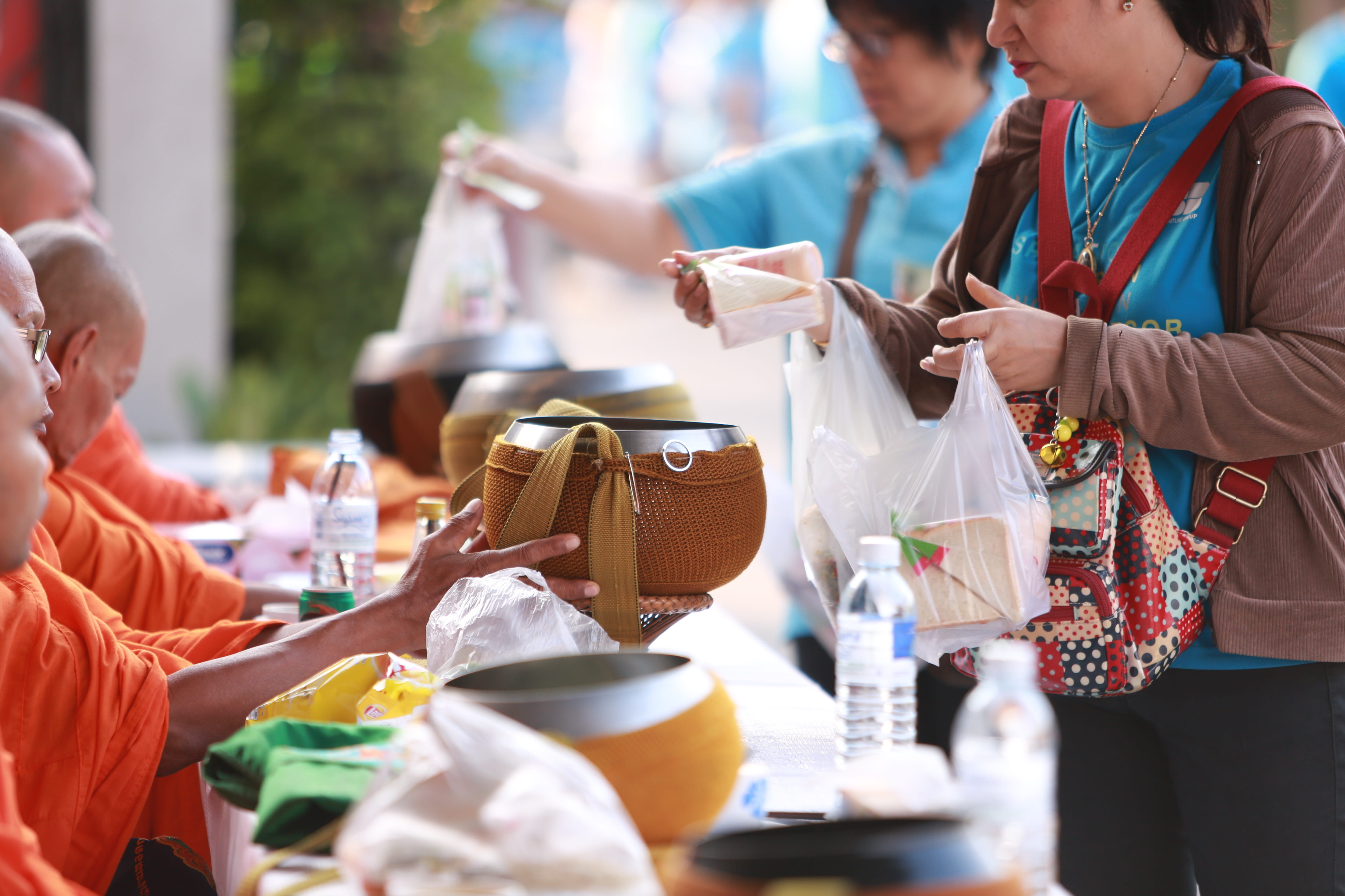 incidental people, group of people, thailand, people, standing, for priests, market, high, พระ, thailand art, put, what respect, retail, casual clothing, HD Wallpaper