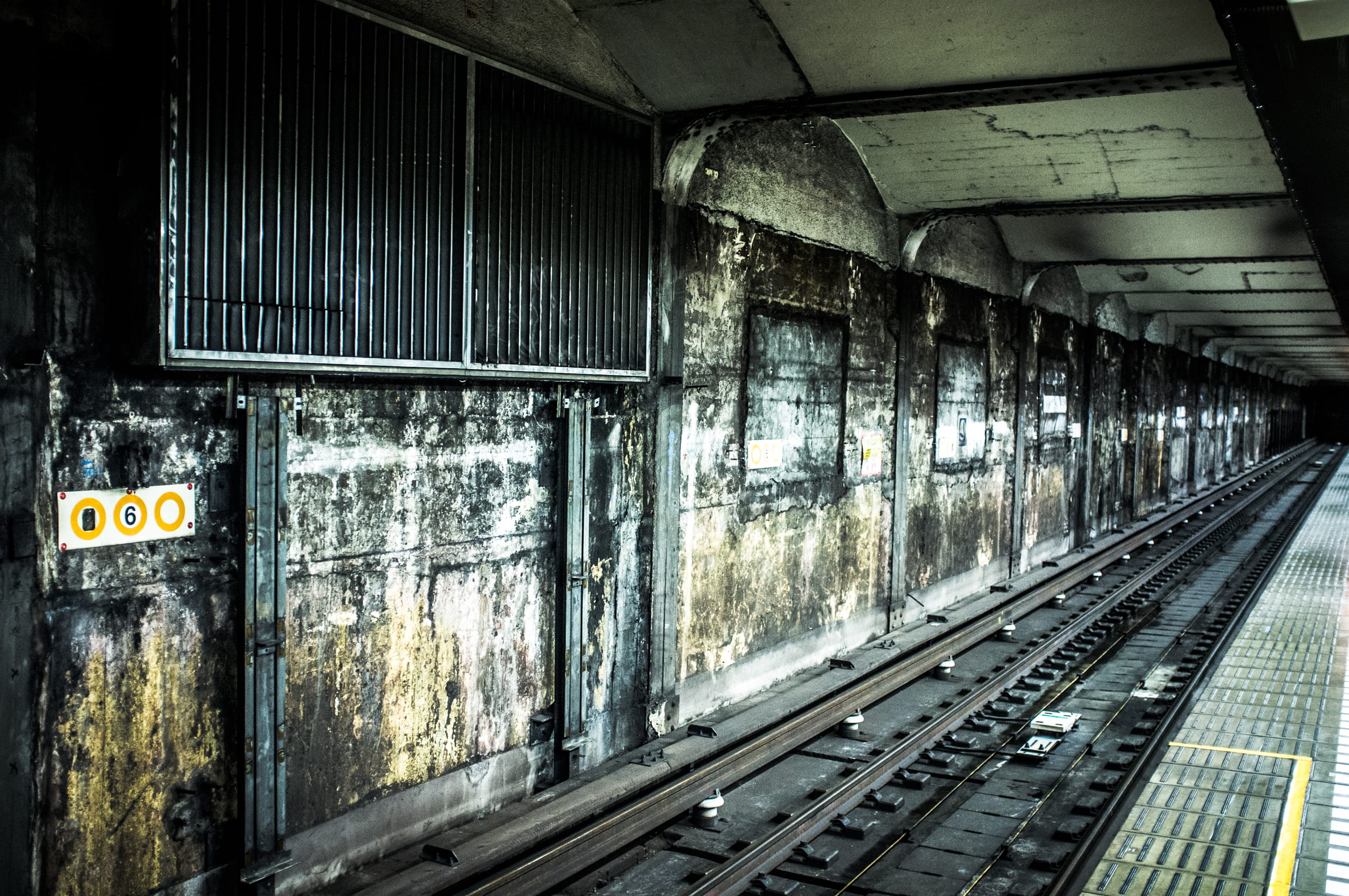 railroad station, ceiling, subway, japan, sign, day, concrete, old, indoors, platform, rail transportation, public transportation, track, train platform, HD Wallpaper