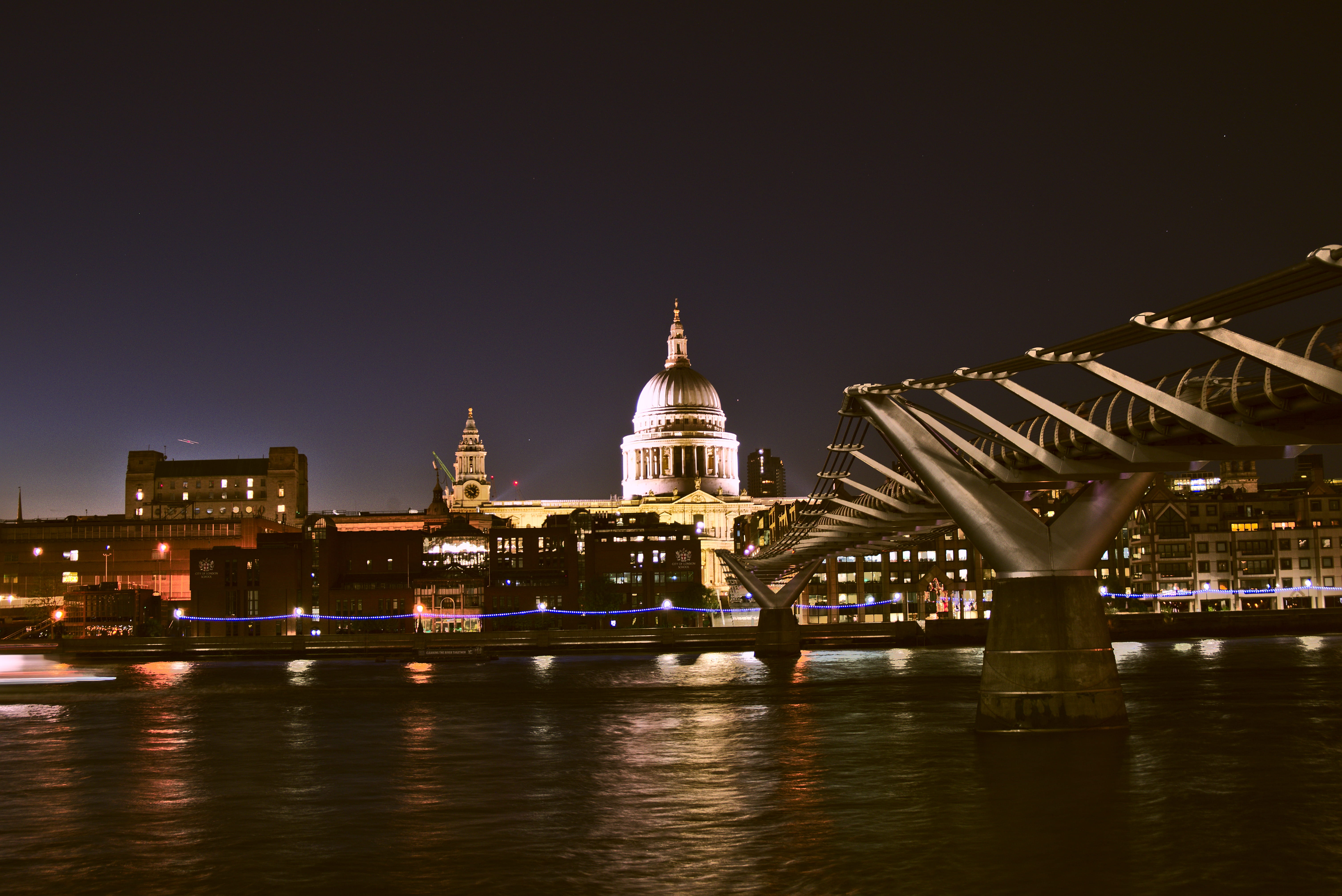 downtown, united kingdom, travel destinations, 5K, watercraft, nature, water, illuminated, body, river, skyscraper, night, convention center, no people, HD Wallpaper