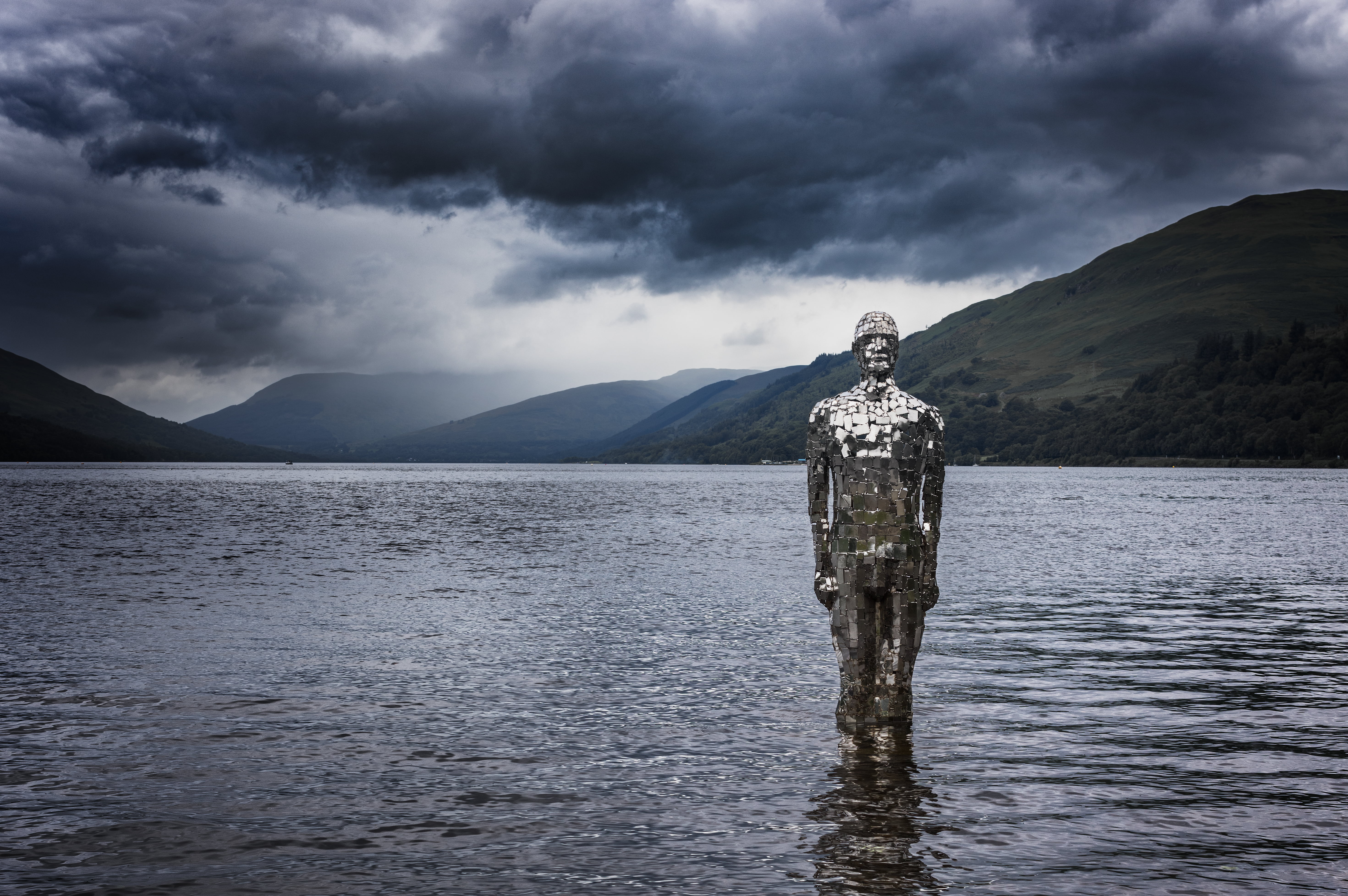 Mirror  Man, 5K, Scotland, Highlands, sky, scenics, landscape, body of water, body, statue, outdoors, metal, cloud - Sky, clouds, Loch Earn, grey, stormy, HD Wallpaper