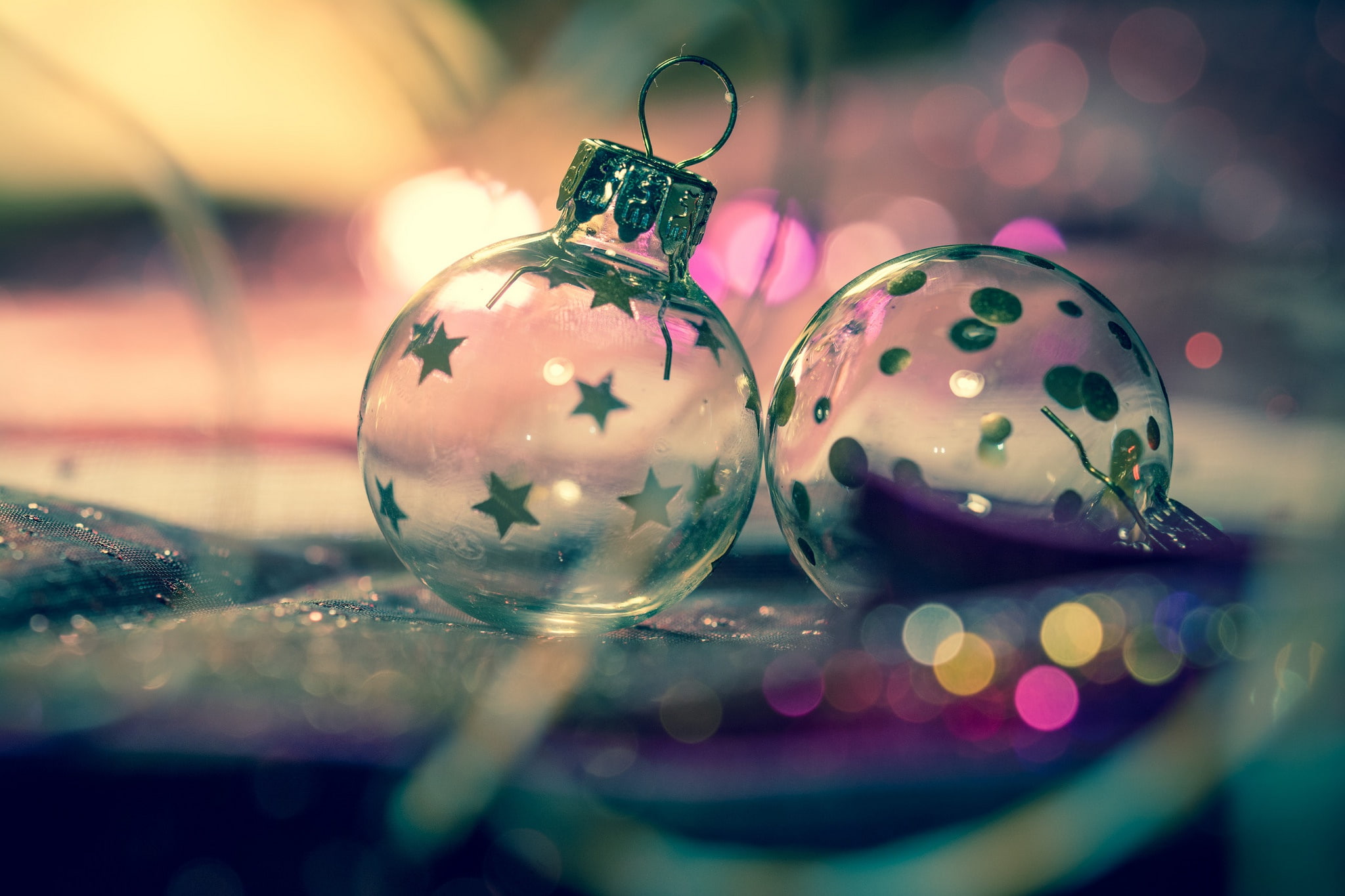 selective focus, floral pattern, close-up, decoration, multi colored, indoors, glass, celebration, no people, pattern, 1080P, table, christmas ornament, HD Wallpaper