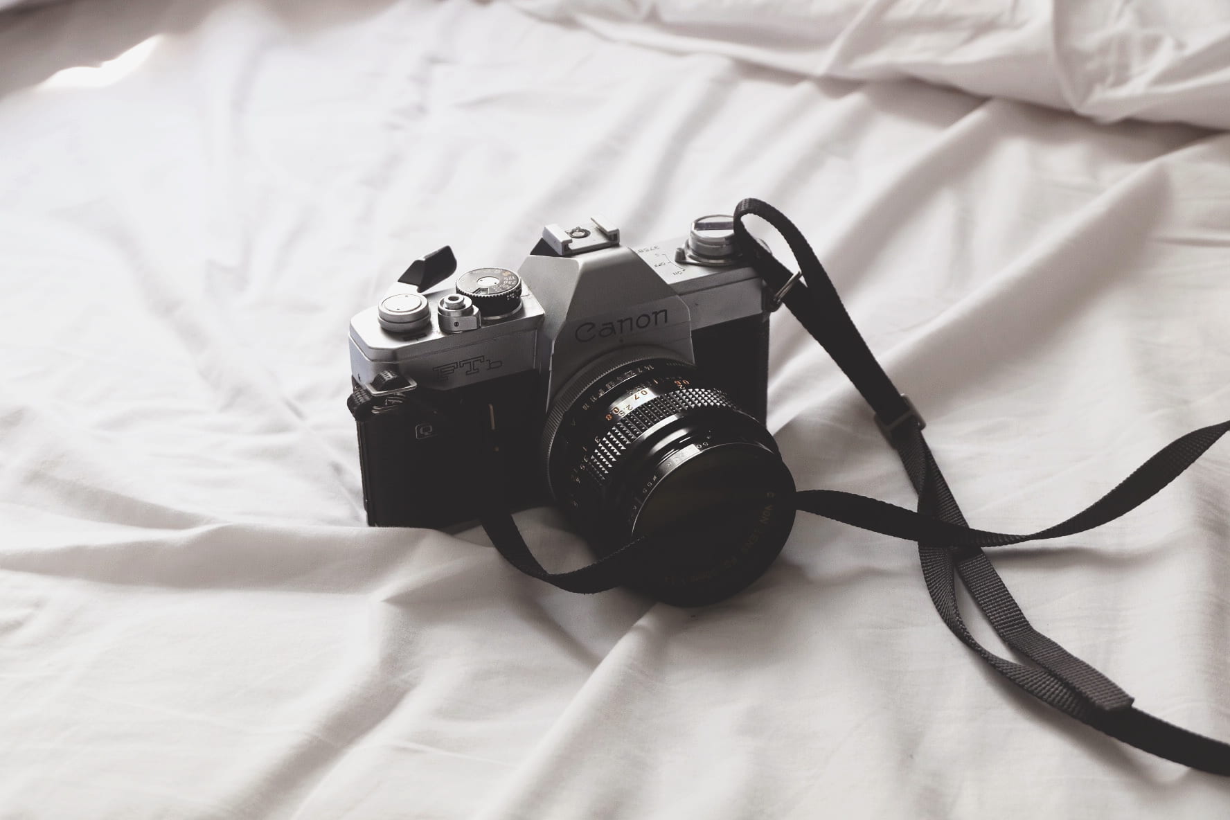 furniture, white, no people, gray, communication, fixedlen, lens - optical instrument, digital camera, 35mm, photographer, technology, retro, close-up, HD Wallpaper