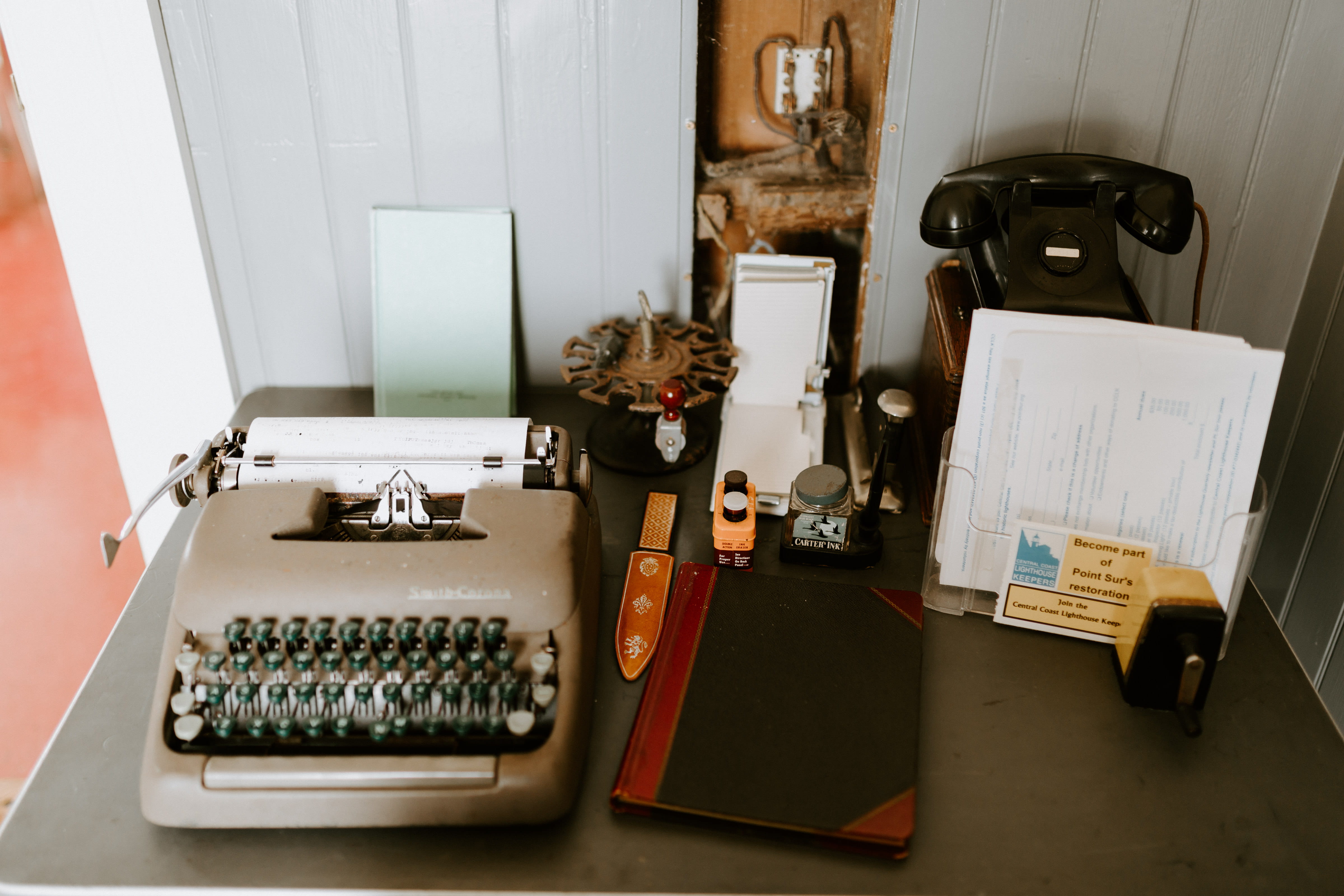communication, gray, phone, computer, apparel, accessory, clothing, monitor, table, accessories, no people, still life, coat, desk, business, overcoat, HD Wallpaper