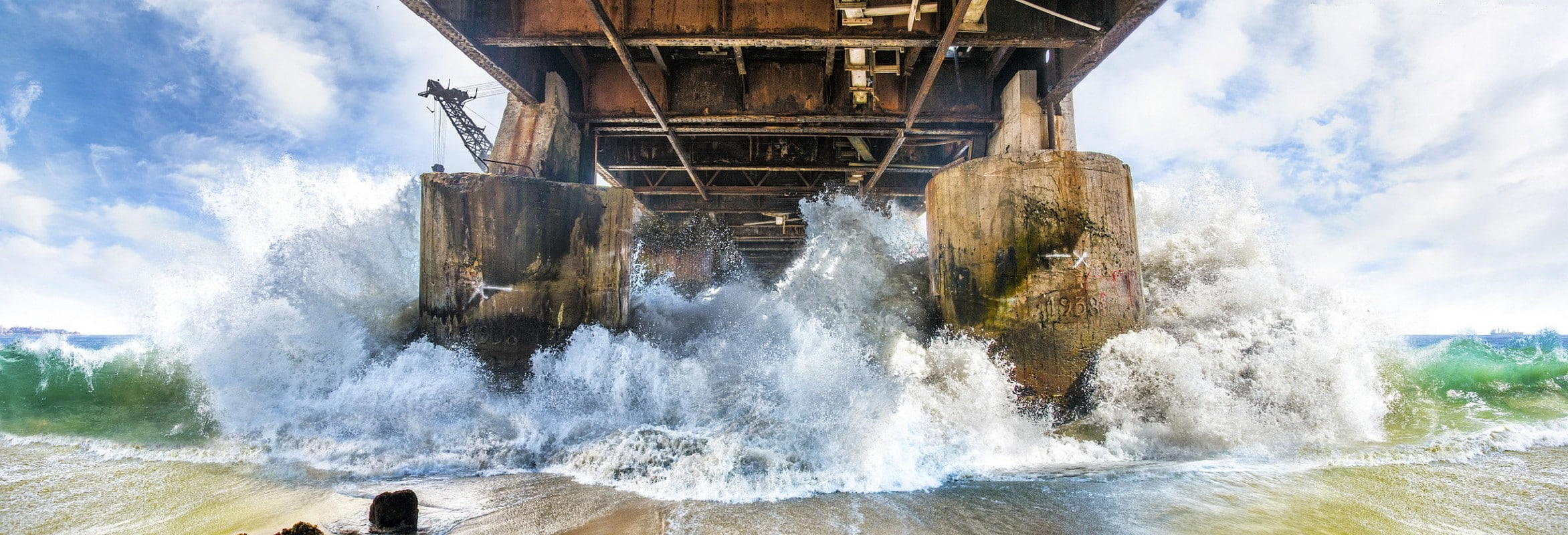 architecture, beauty in nature, 1080P, outdoors, breaking, no people, power in nature, flowing water, aquatic sport, clouds, sky, power, beach, hitting, HD Wallpaper