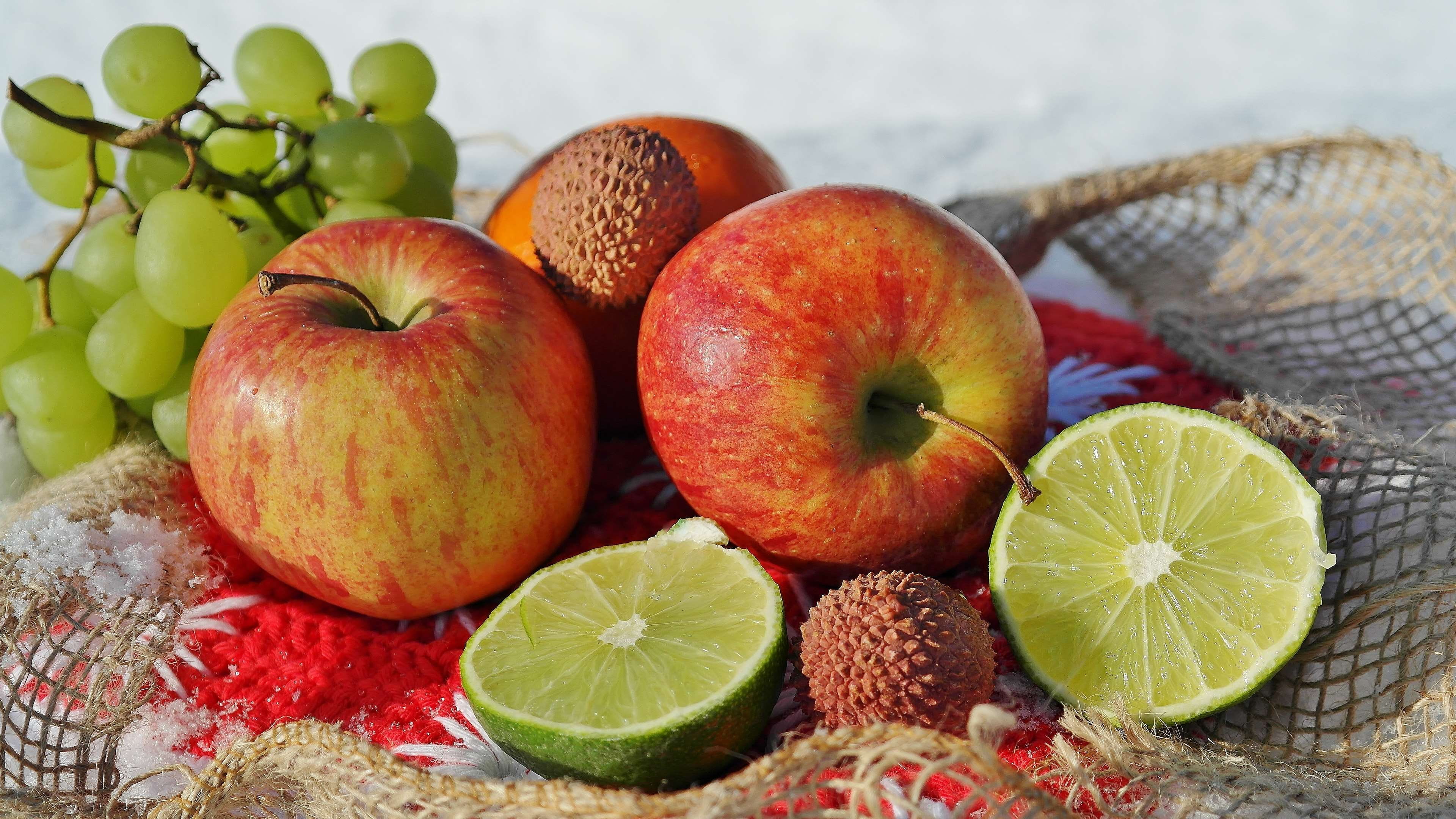 apple, snow, sunny, apple - fruit, table, nutrition, food, sun, close-up, edible, deco, group of objects, wellbeing, kiwi, benefit from, freshness, food and drink, HD Wallpaper