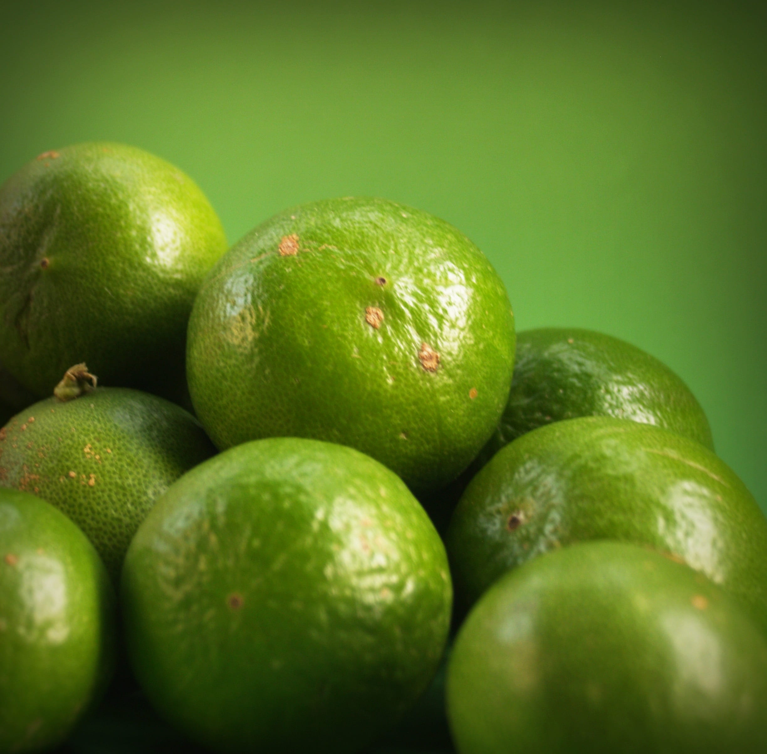 diet, studio shot, ingredient, food, 1080P, round, still life, juicy, delicious, clean, citrus, green color, part, no people, green background, food and drink, HD Wallpaper