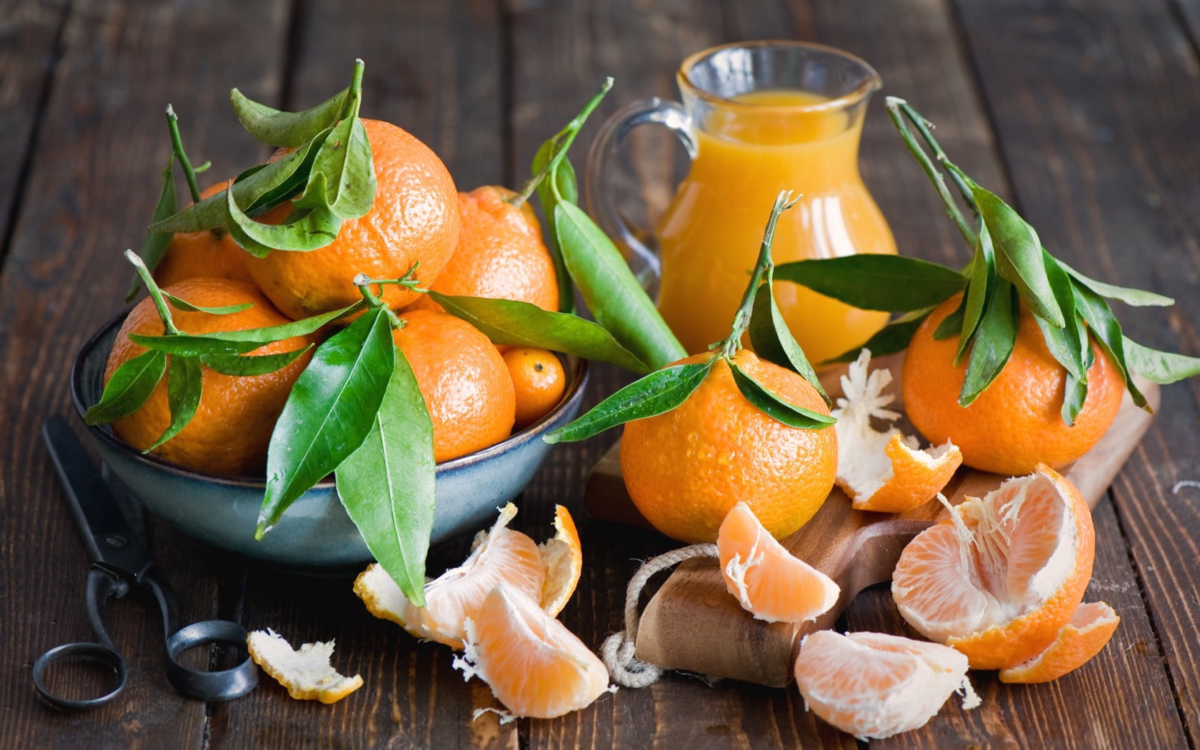 breakfast, orange - Fruit, table, healthy Lifestyle, leaves, glass, refreshment, peels, rustic, container, food and drink, household equipment, yellow, HD Wallpaper