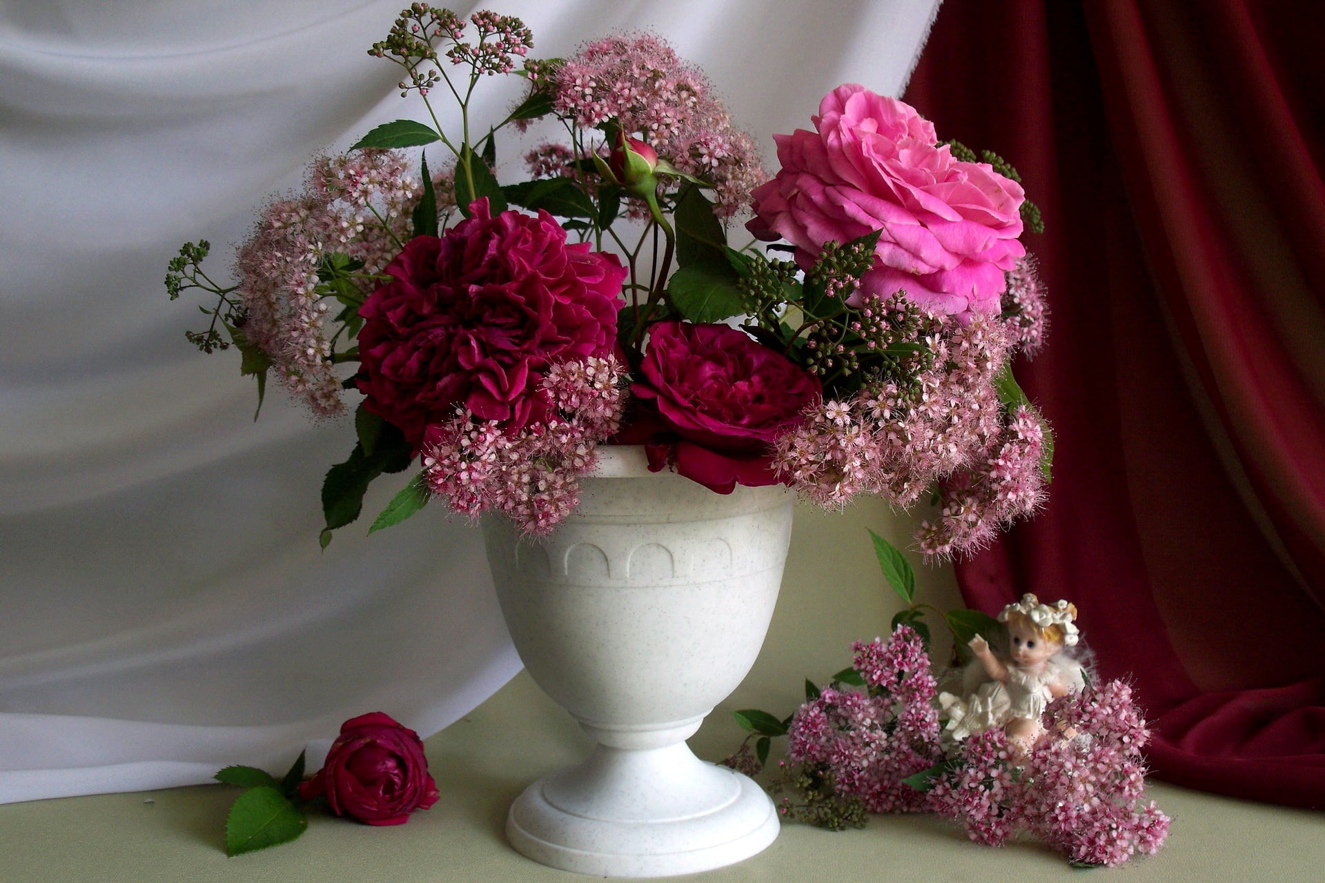 petal, blossom, vulnerability, luxury, flowers, bunch of flowers, flower Head, decor, briar, love, no people, leaf, bouquet, curtain, red, vase, purple, HD Wallpaper