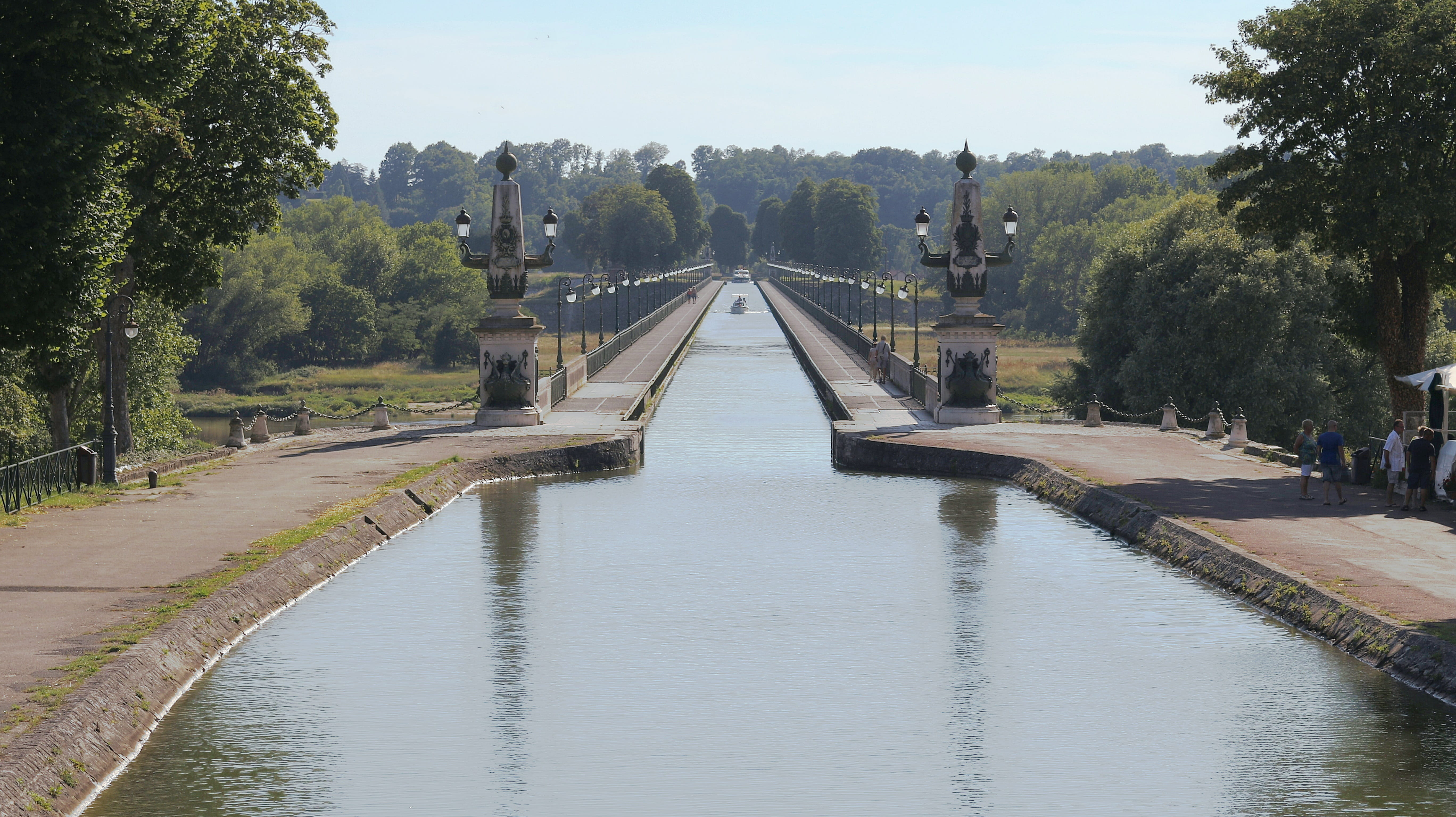 Courses, water courses, river, incidental people, sky, built structure, 5K, architecture, Briare, day, the way forward, burgundy, bridge, Aqueduct, vanishing point, HD Wallpaper