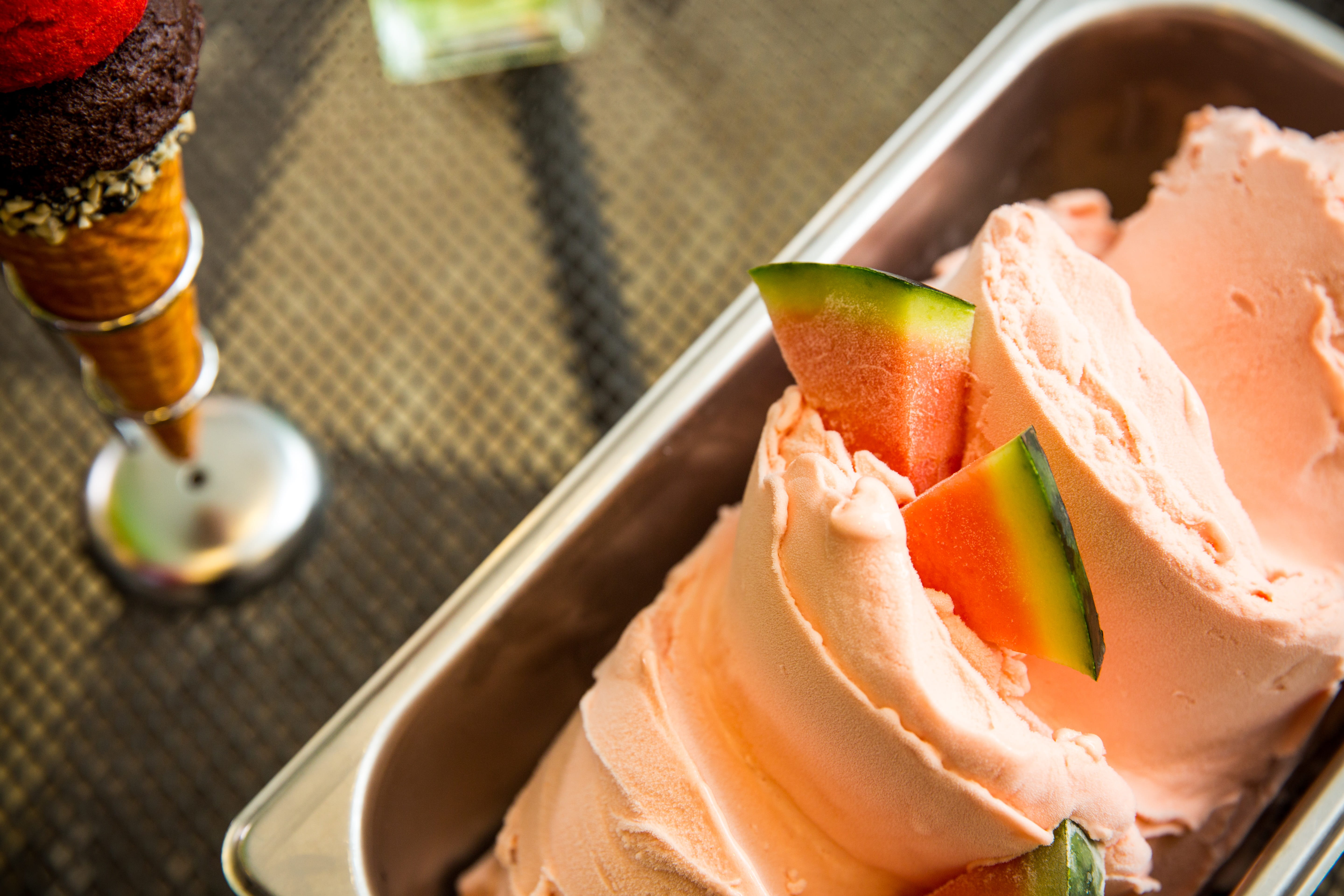 close-up, bread, melon, gelateria, processed meat, household equipment, sugar, cream, tray, temptation, freshness, food, ice cream, meat, sweet, spoon, HD Wallpaper