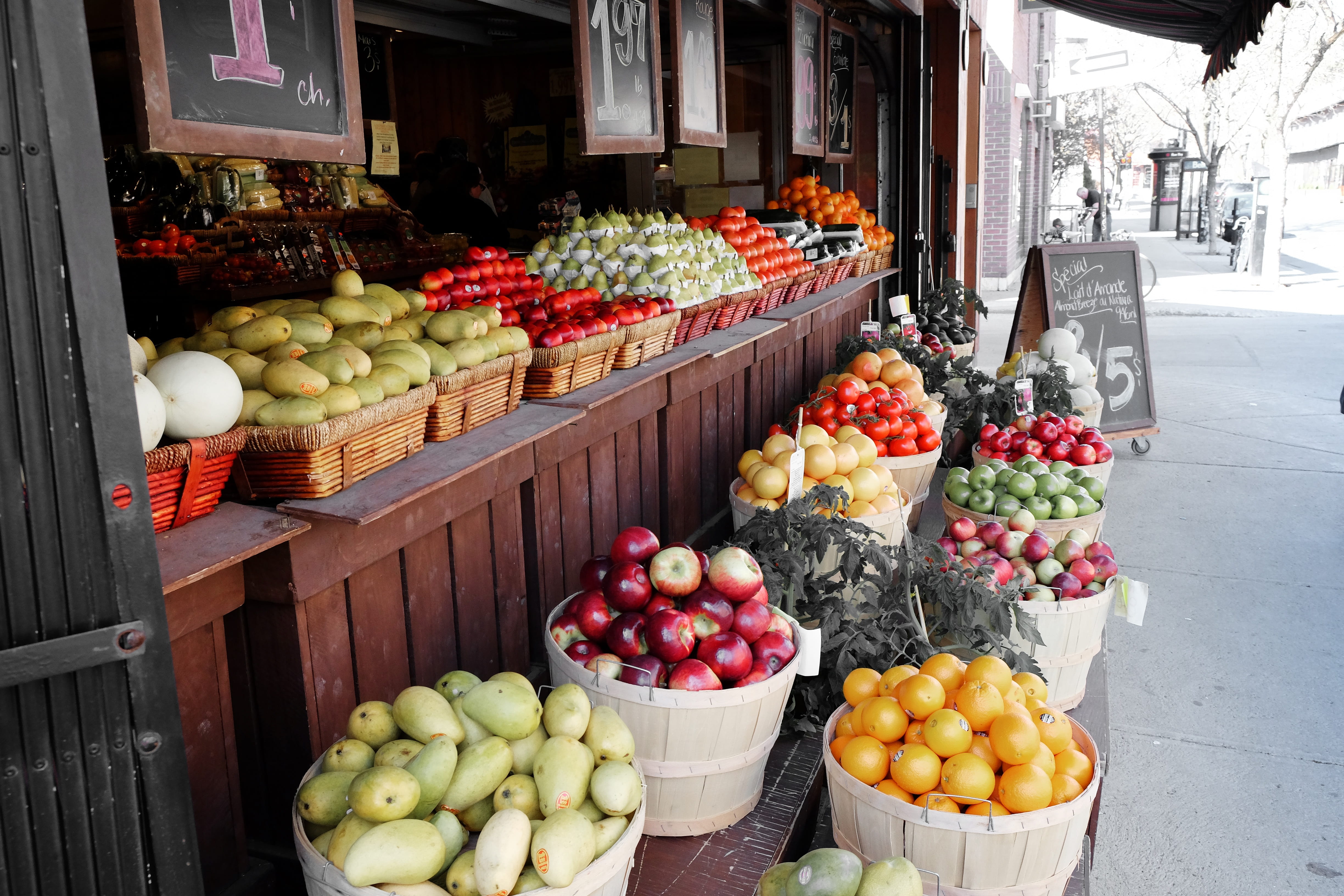prices, for sale, wellbeing, day, street market, stall, retail, orange, assorted, apples, market, food, tomatoes, variation, banana, sale, cantaloupe, street, HD Wallpaper
