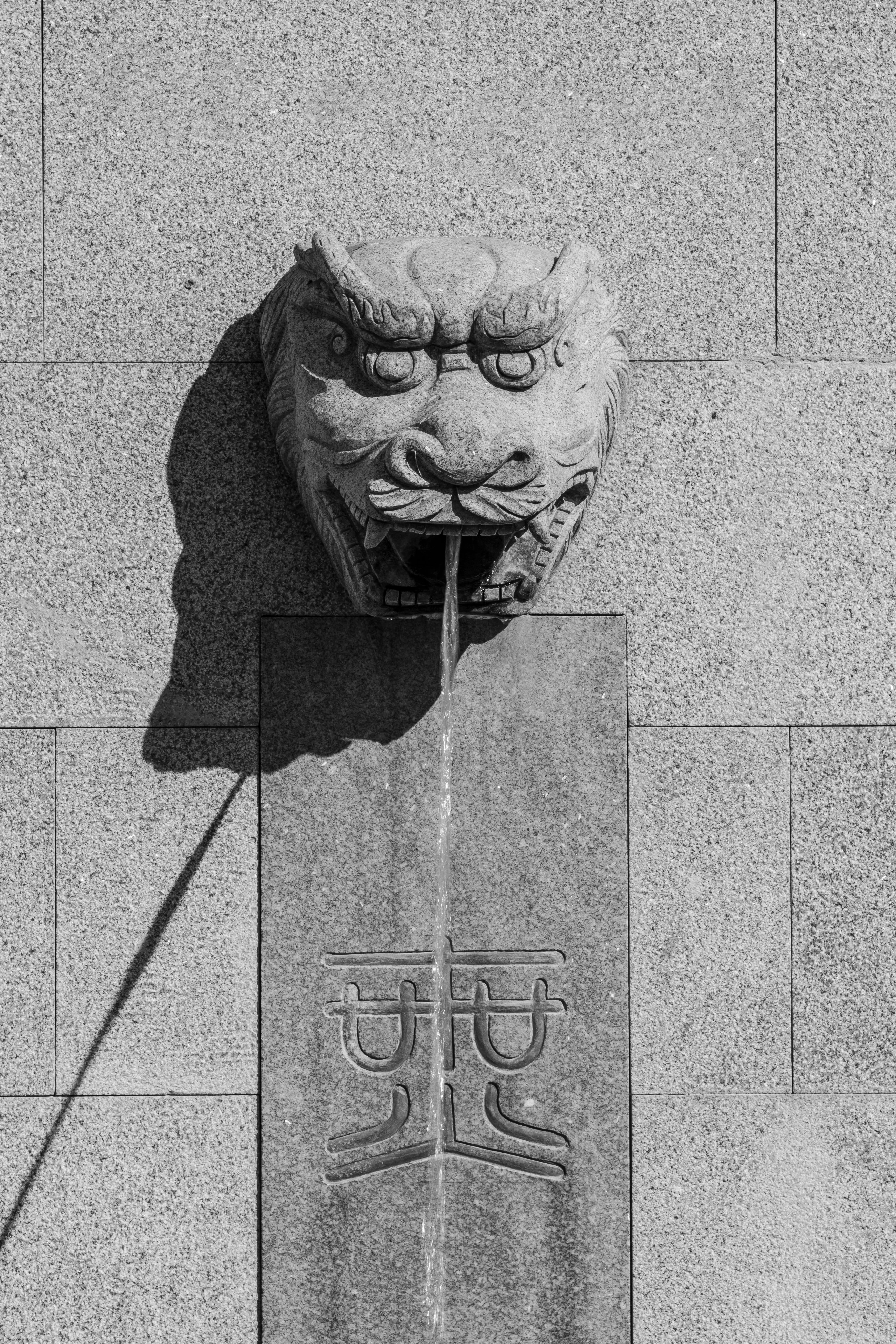 bas relief, demon - fictional character, wall - building feature, solid, stone material, stone, cat, craft, ornate, carving - craft product, fountain, close-up, Phone HD Wallpaper