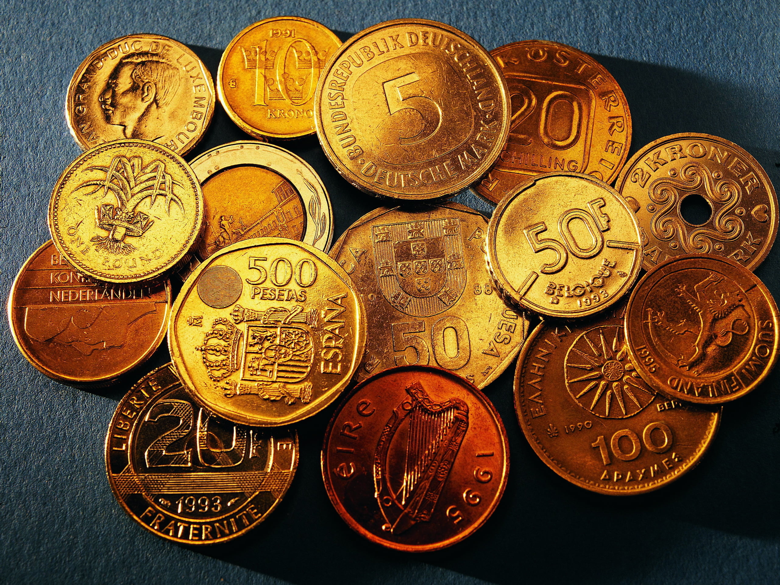 success, variation, round, coins, copper, circle, investment, currency, coin, no people, date, choice, gold, wealth, close-up, large group of objects, paying, HD Wallpaper
