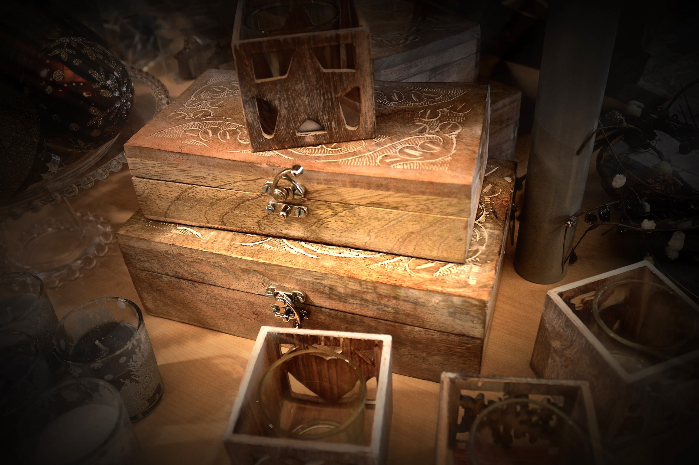 magic, history, closure, box, furniture, domestic room, still life, christmas, 1080P, frame, old, decoration, gift, built structure, wooden, technology, HD Wallpaper