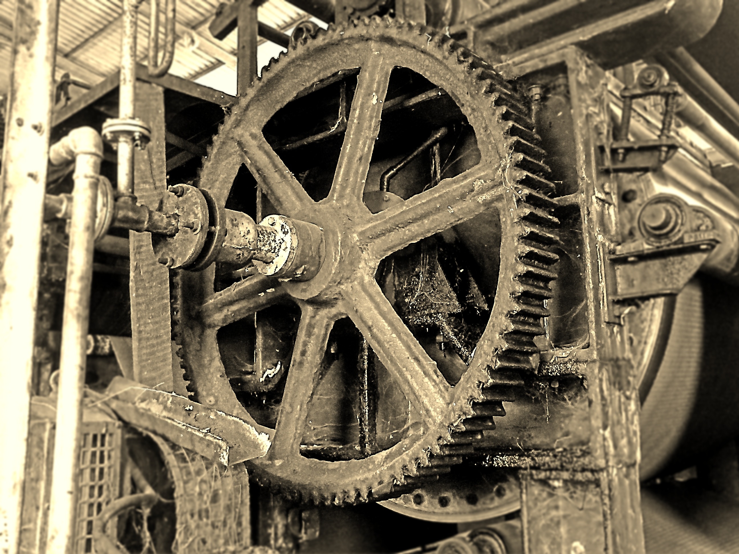 day, gear-wheel, gear, old-fashioned, machine part, technology, close, architecture, machinery, rust, no people, antique, pattern, close-up, transportation, HD Wallpaper