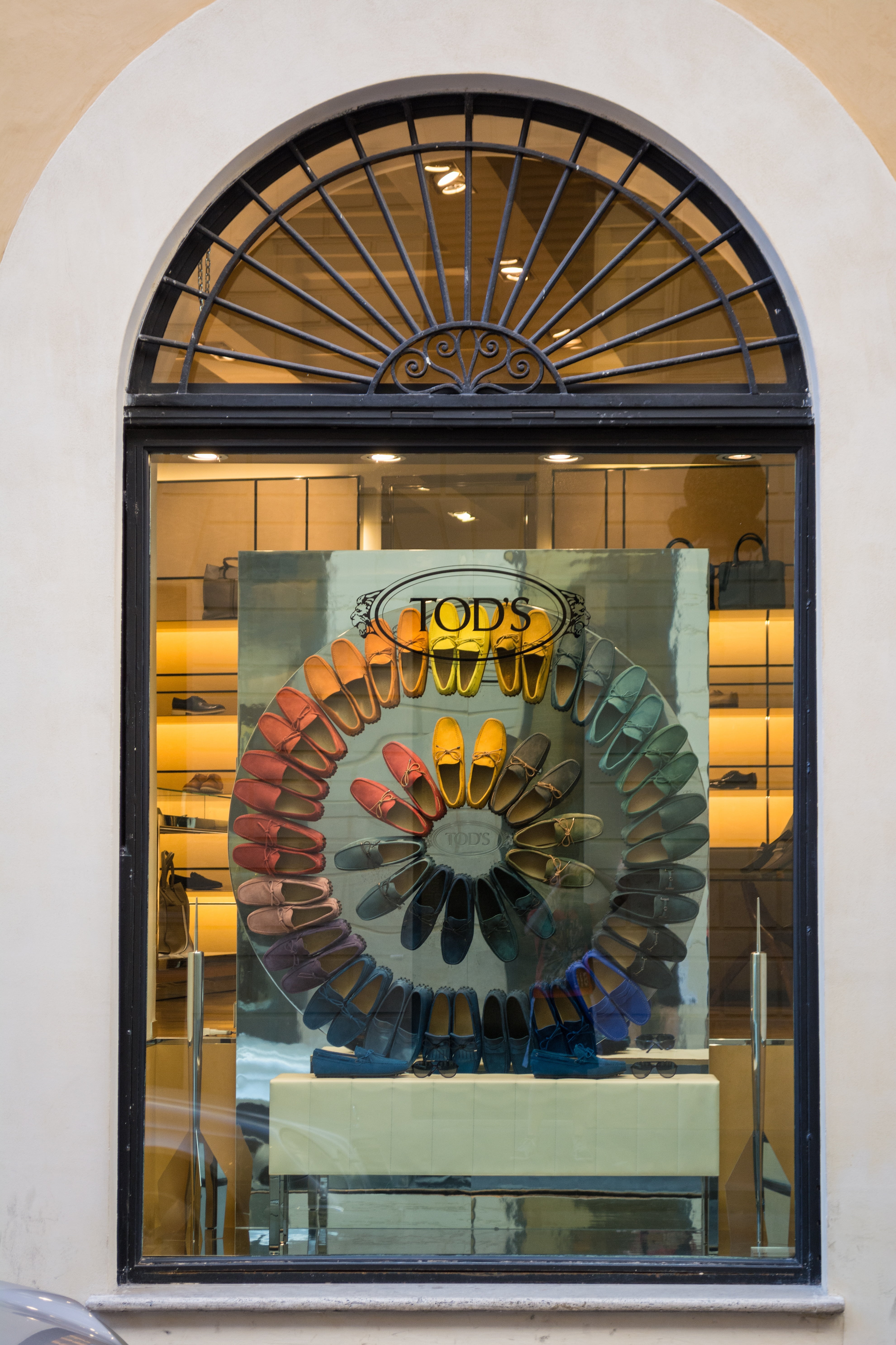 geometric shape, creativity, shoes, shop, italy, building exterior, shape, outdoors, rome, day, glass - material, window, art and craft, circle, built structure, Phone HD Wallpaper