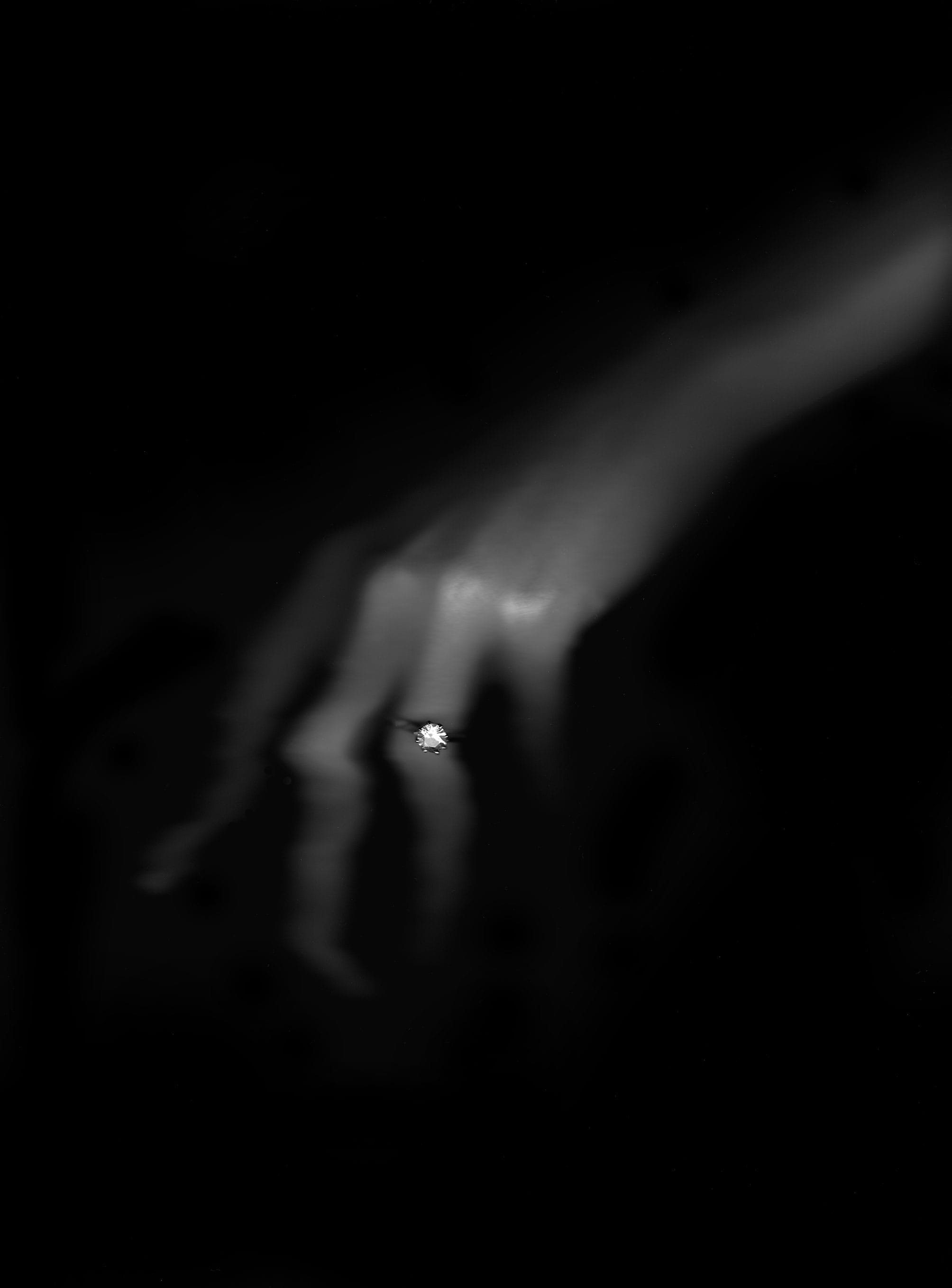 hands, light - natural phenomenon, moody, silhouette, engagement, blackandwhitephotography, sky, fingers, moonlight, no people, halo, motion, productphotography, Phone HD Wallpaper