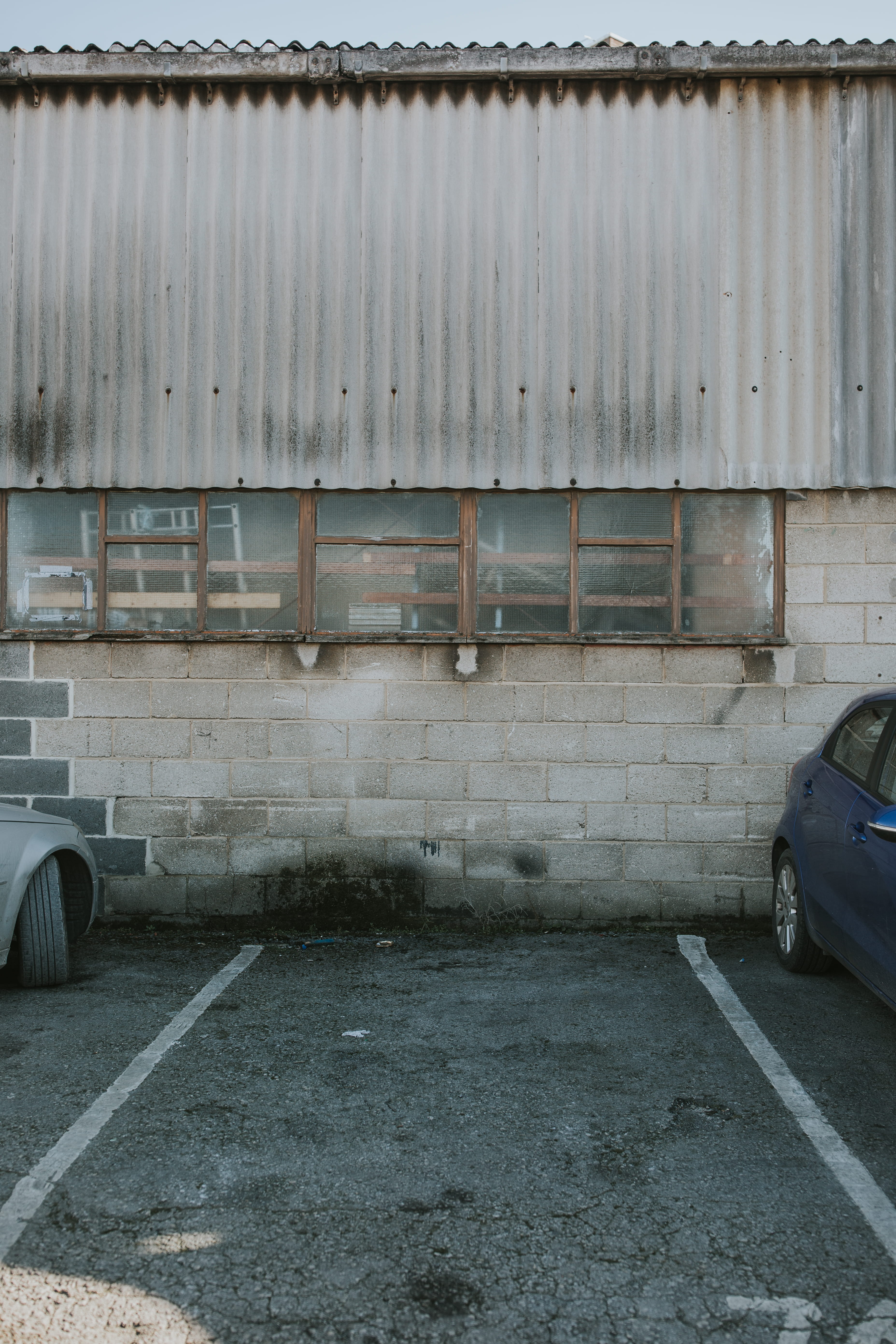 building exterior, no people, day, city, corrugated, parking, building, corrugated iron, wall - building feature, grey, urban, spot, street, architecture, Phone HD Wallpaper