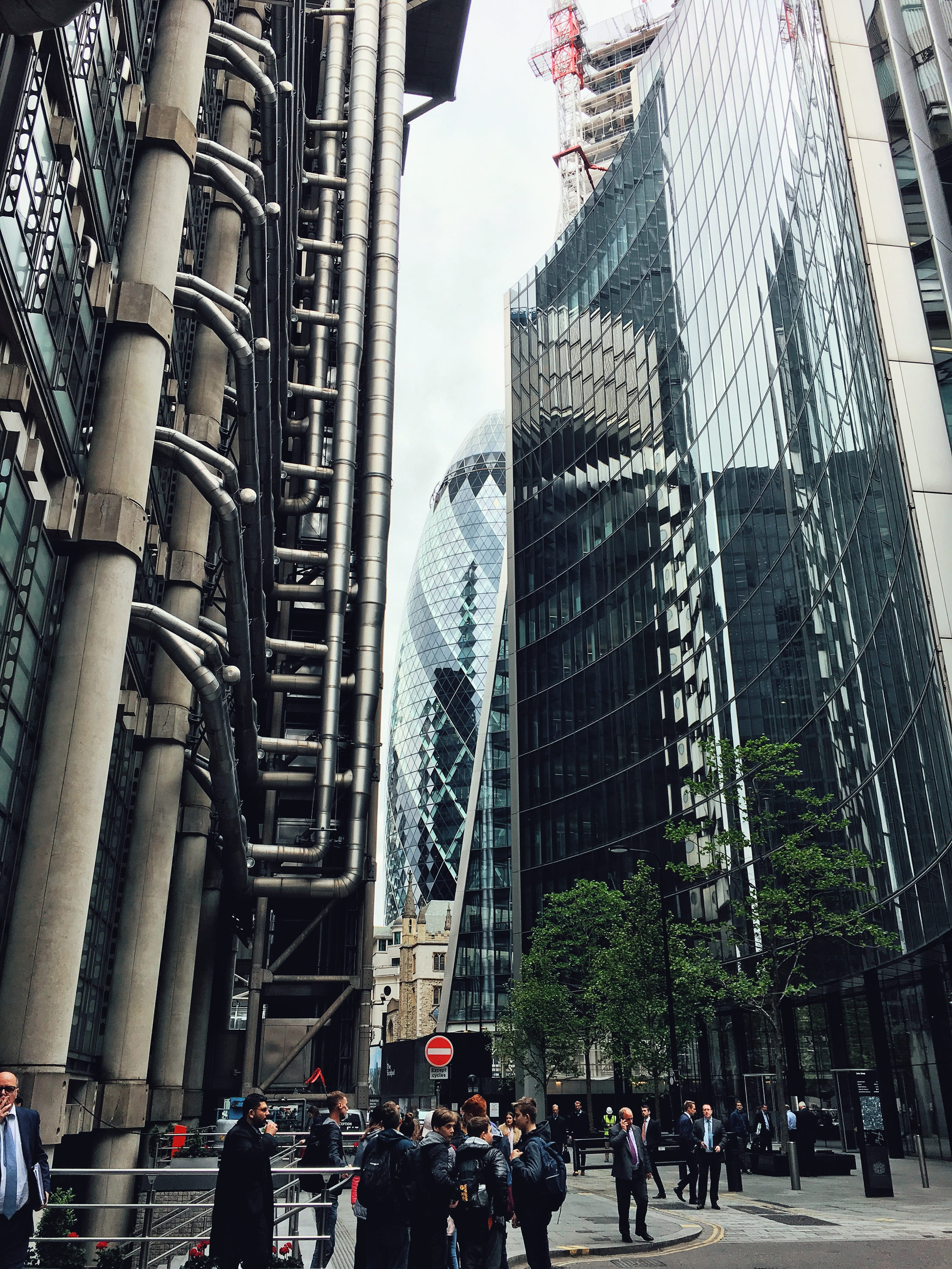 lloyds, 4K, crowd, united kingdom, nature, landmark, the city, uk, built structure, swiss re, tall - high, city life, gherkin, financial district, outdoors, Phone HD Wallpaper