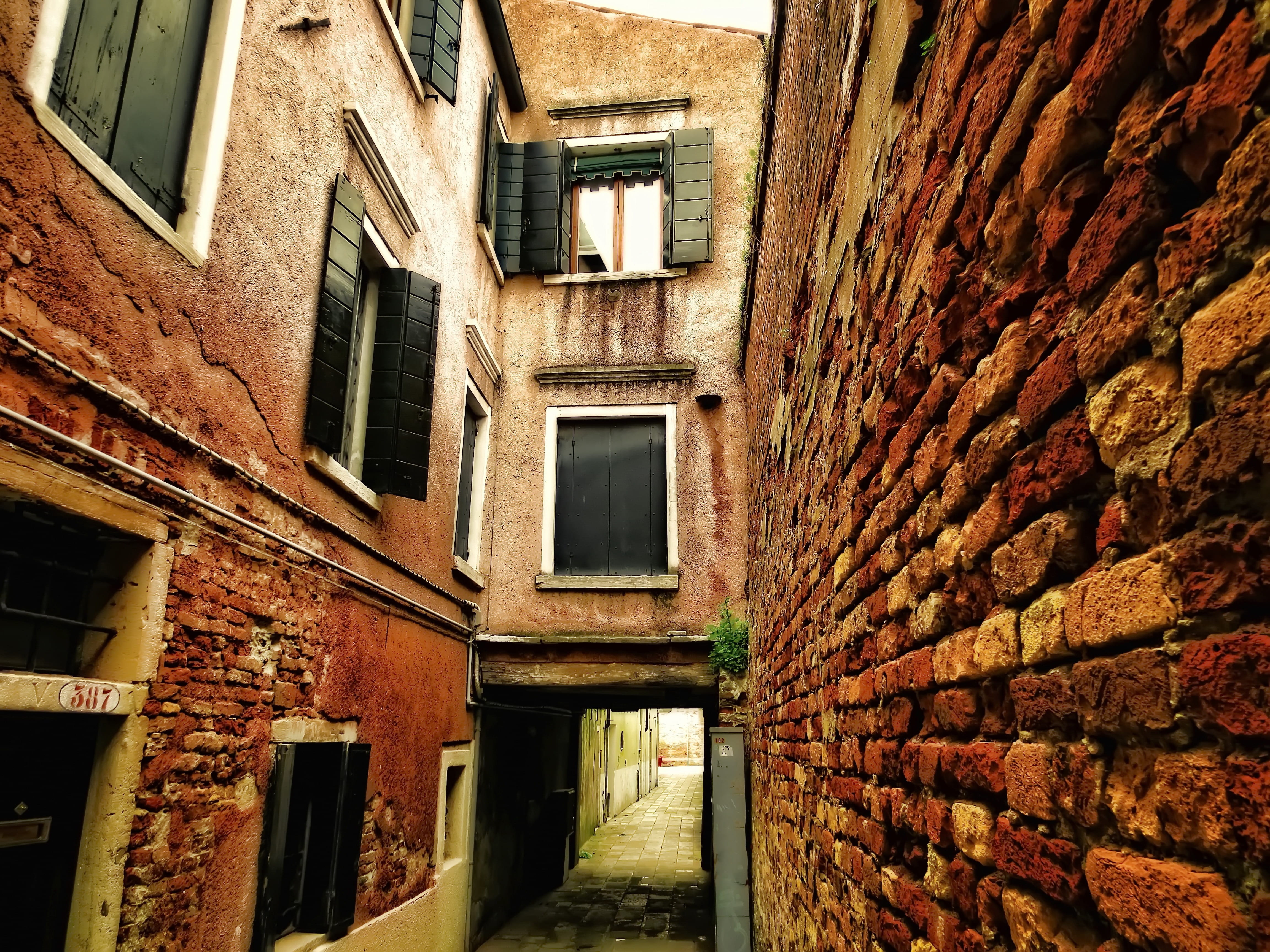 house, building exterior, architecture, brown, historic, alleyway, architectural, abandoned, walls, streets, day, italy, entrance, building, brick wall, HD Wallpaper