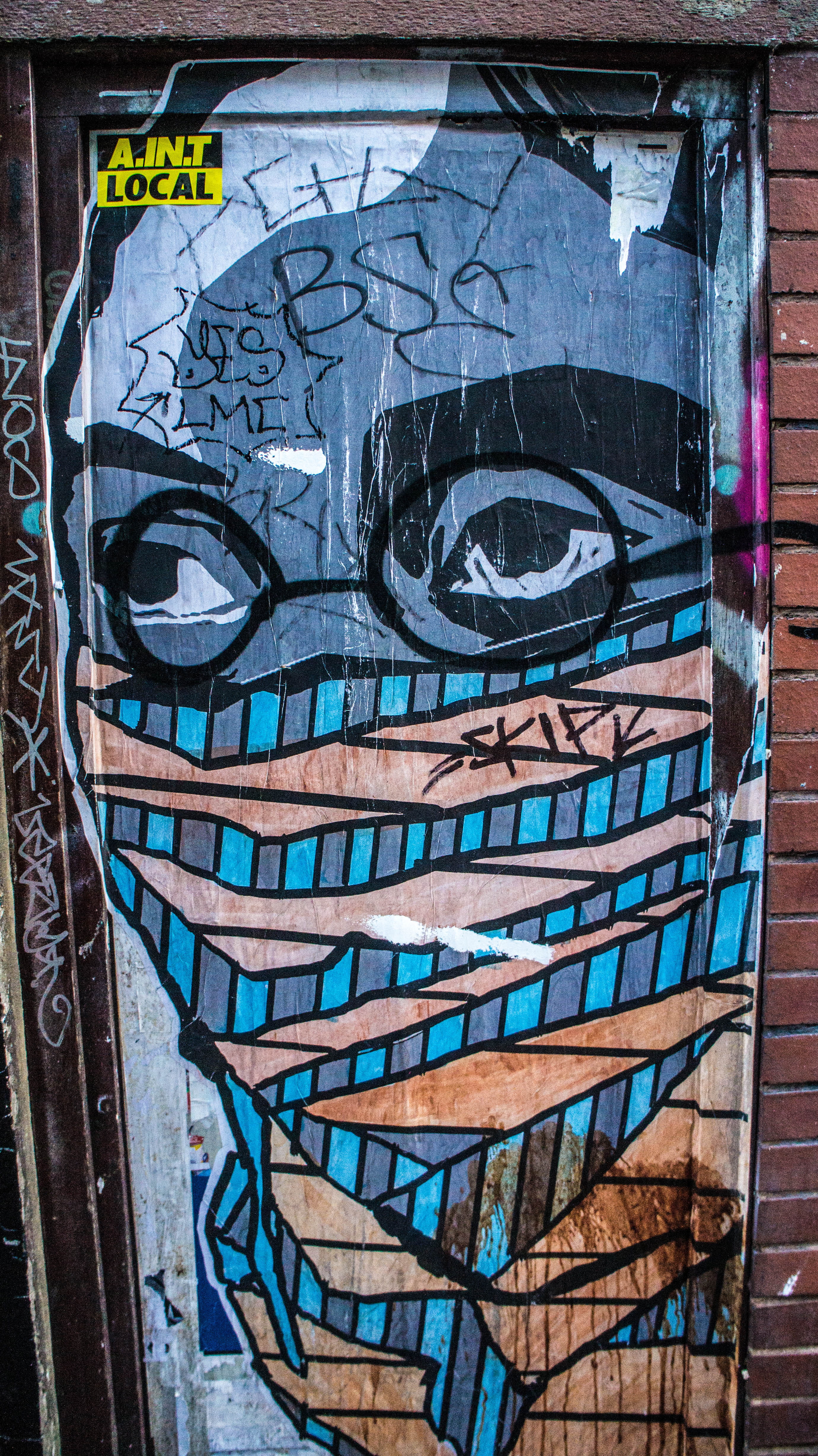 spray, day, paint, human representation, wall - building feature, london, built structure, hoxton, graffiti, creativity, text, building exterior, multi colored, Phone HD Wallpaper