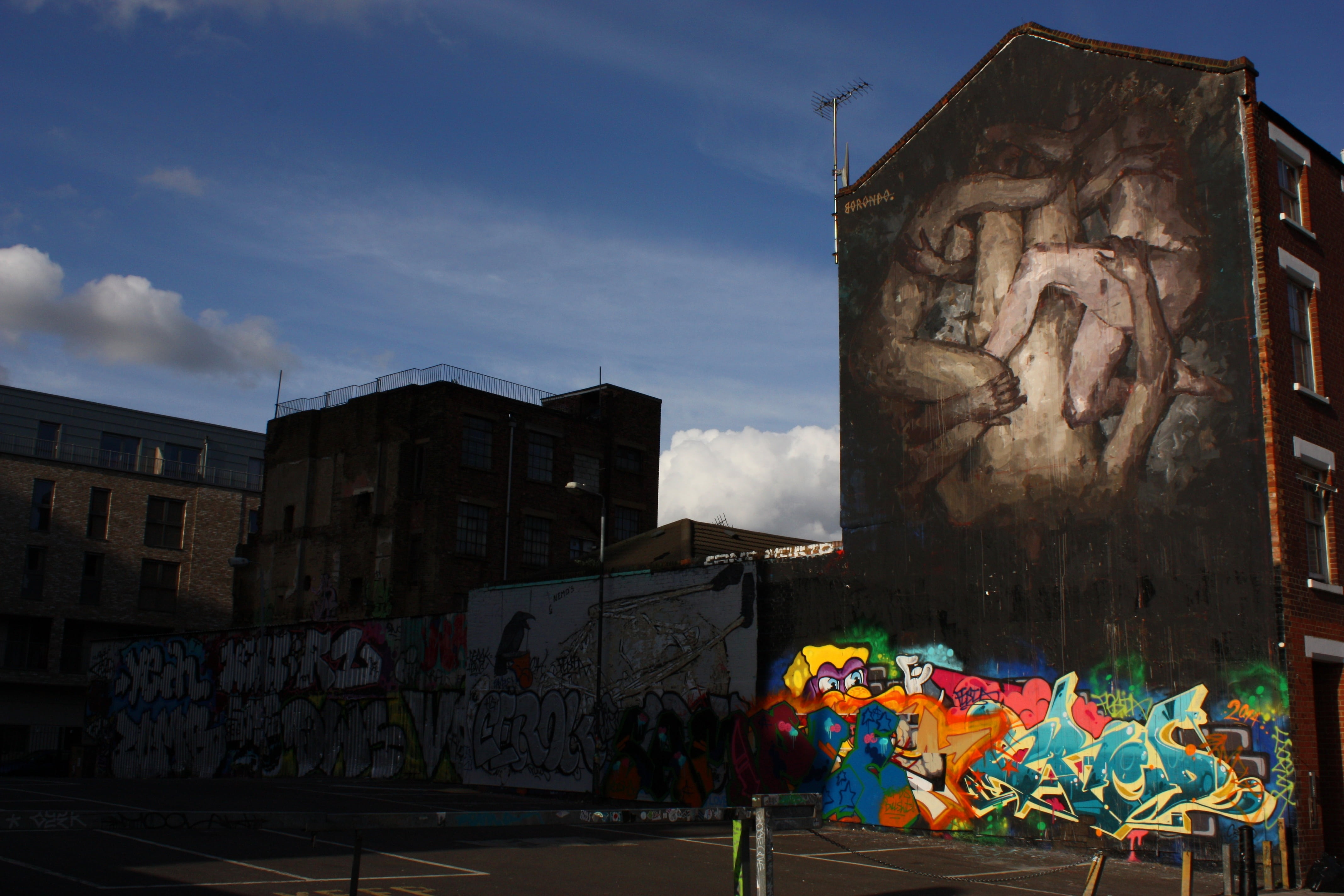 building exterior, art and craft, male likeness, facade, brick lane, clouds, 4K, day, city, creativity, no people, street art, representation, wall, architecture, HD Wallpaper