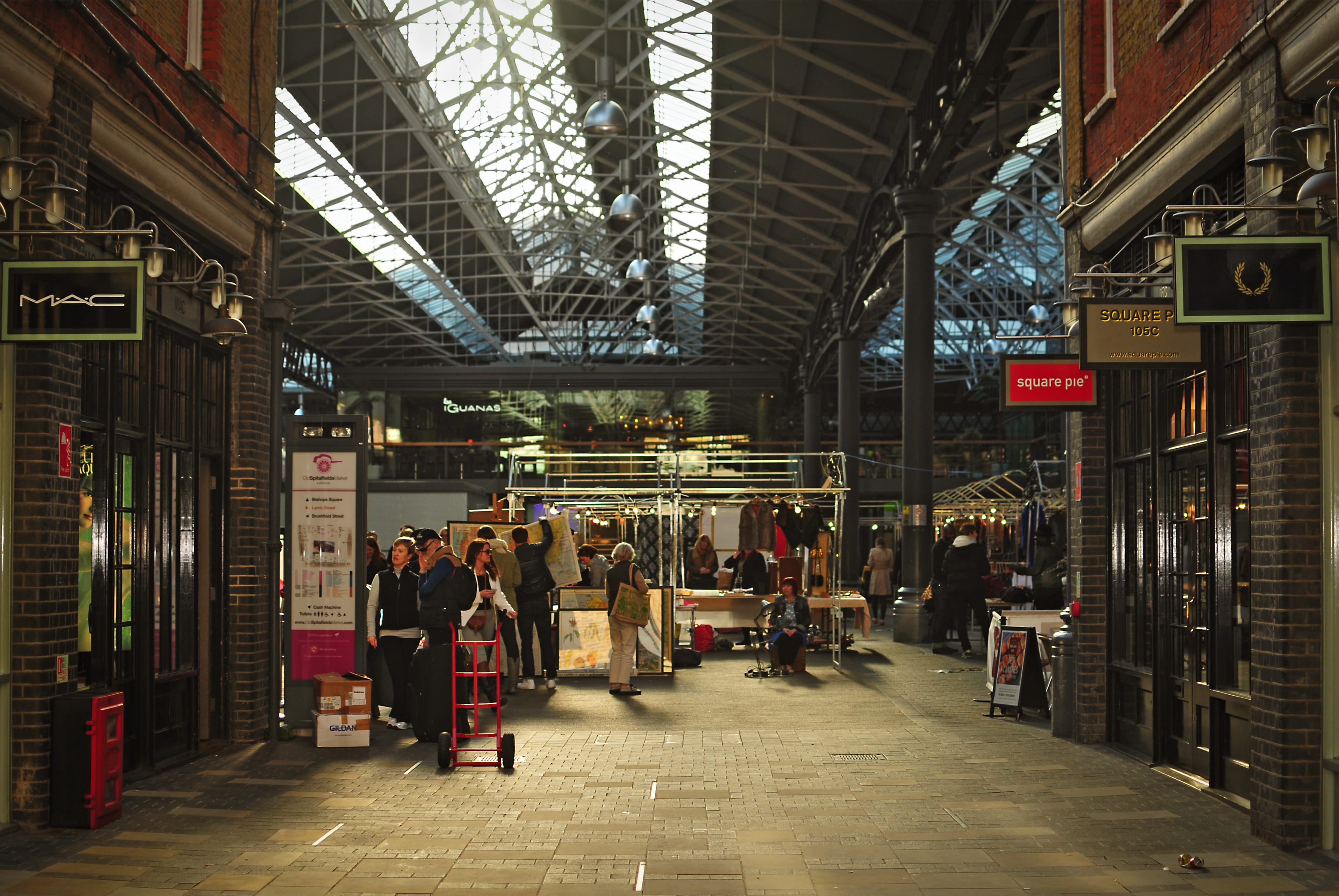 illuminated, public transportation, lifestyles, marketplace, men, group of people, mode of transportation, market, united kingdom, brick lane, HD Wallpaper