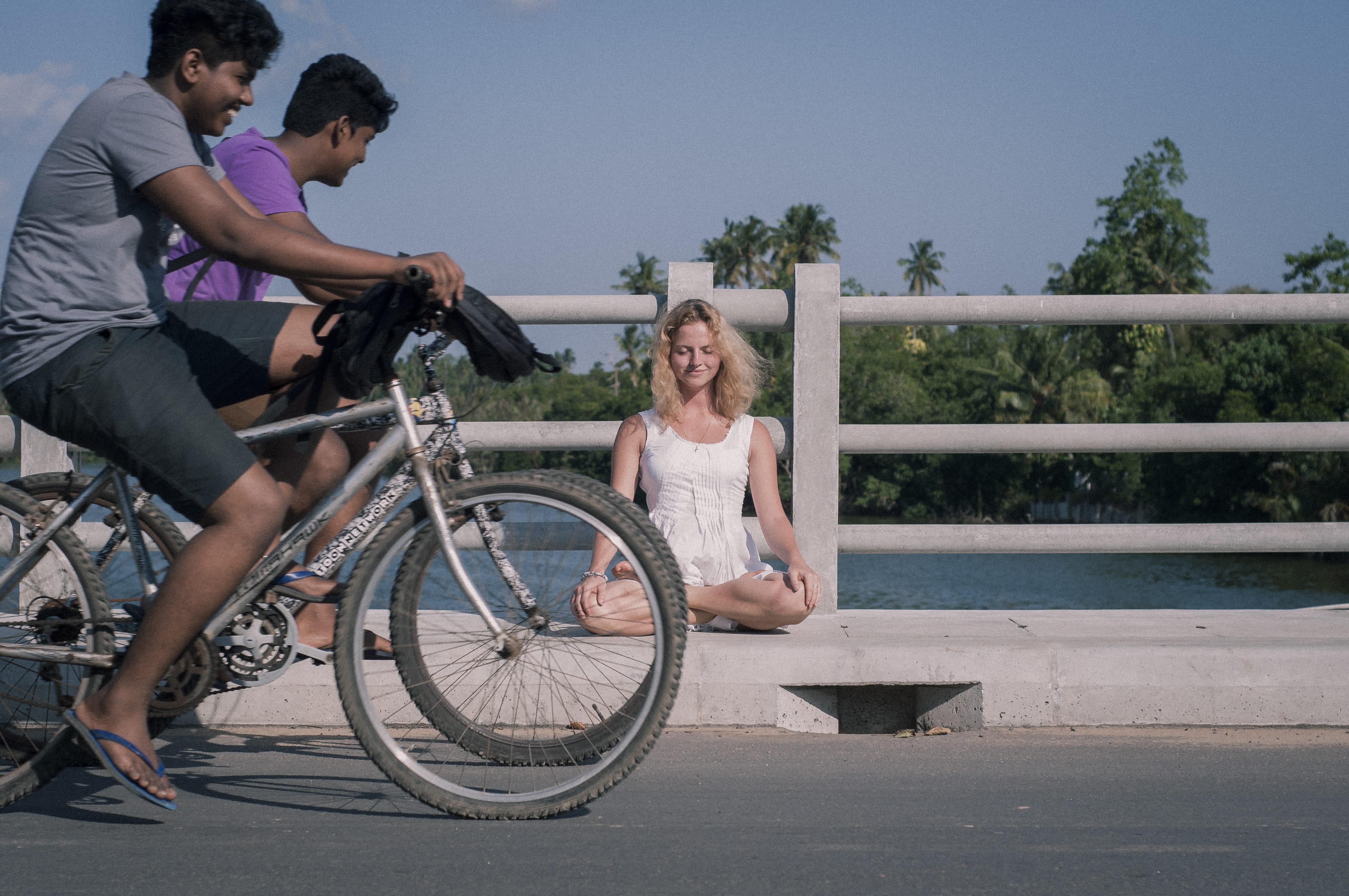togetherness, young adult, riding, water, bikes, sitting, two, men, full length, outdoors, casual clothing, curb, adult, friendship, group of people, city, HD Wallpaper