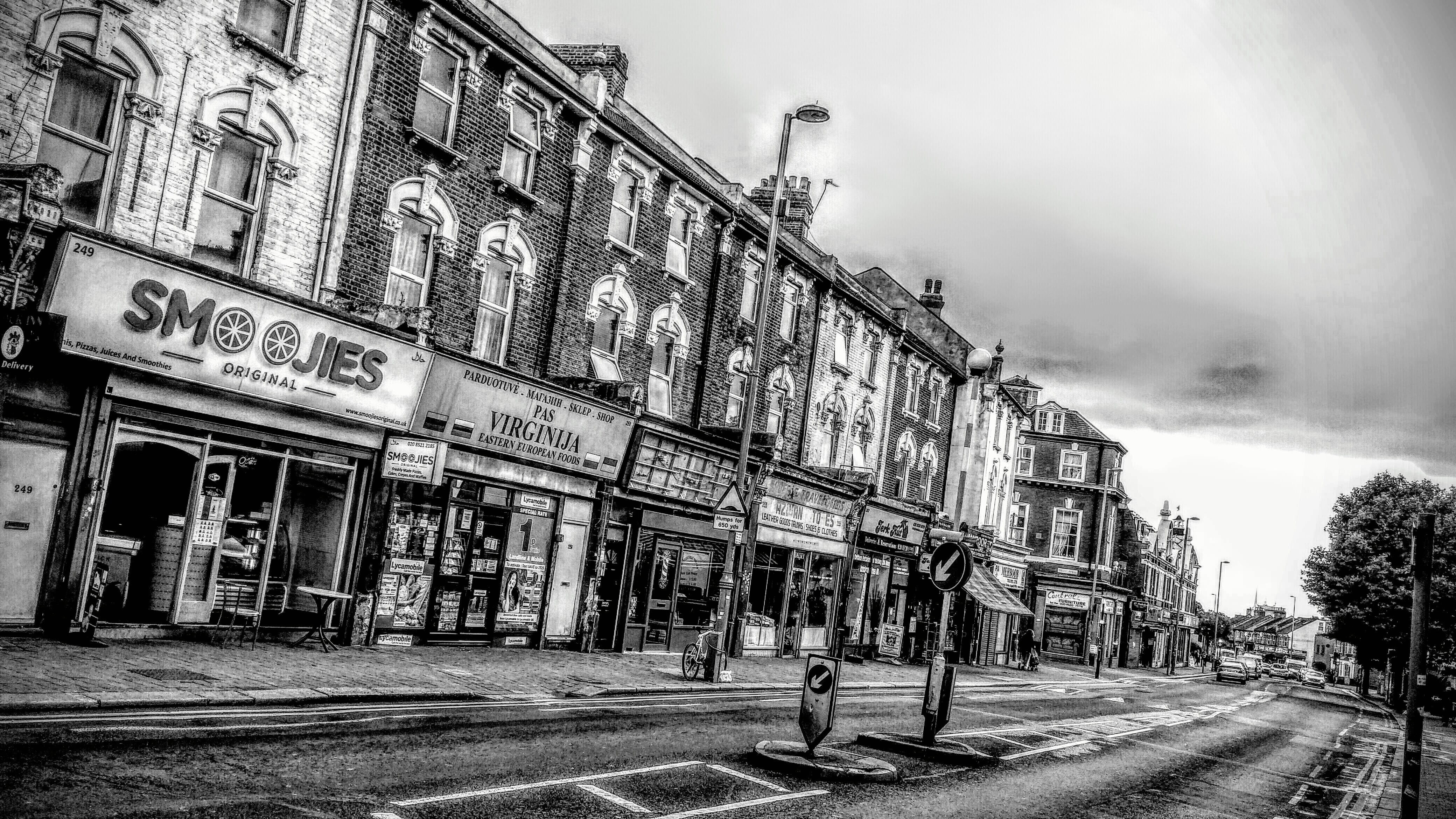4K, road, no people, sign, built structure, transportation, architecture, day, walthamstow central, old, london, building exterior, western script, sky, HD Wallpaper