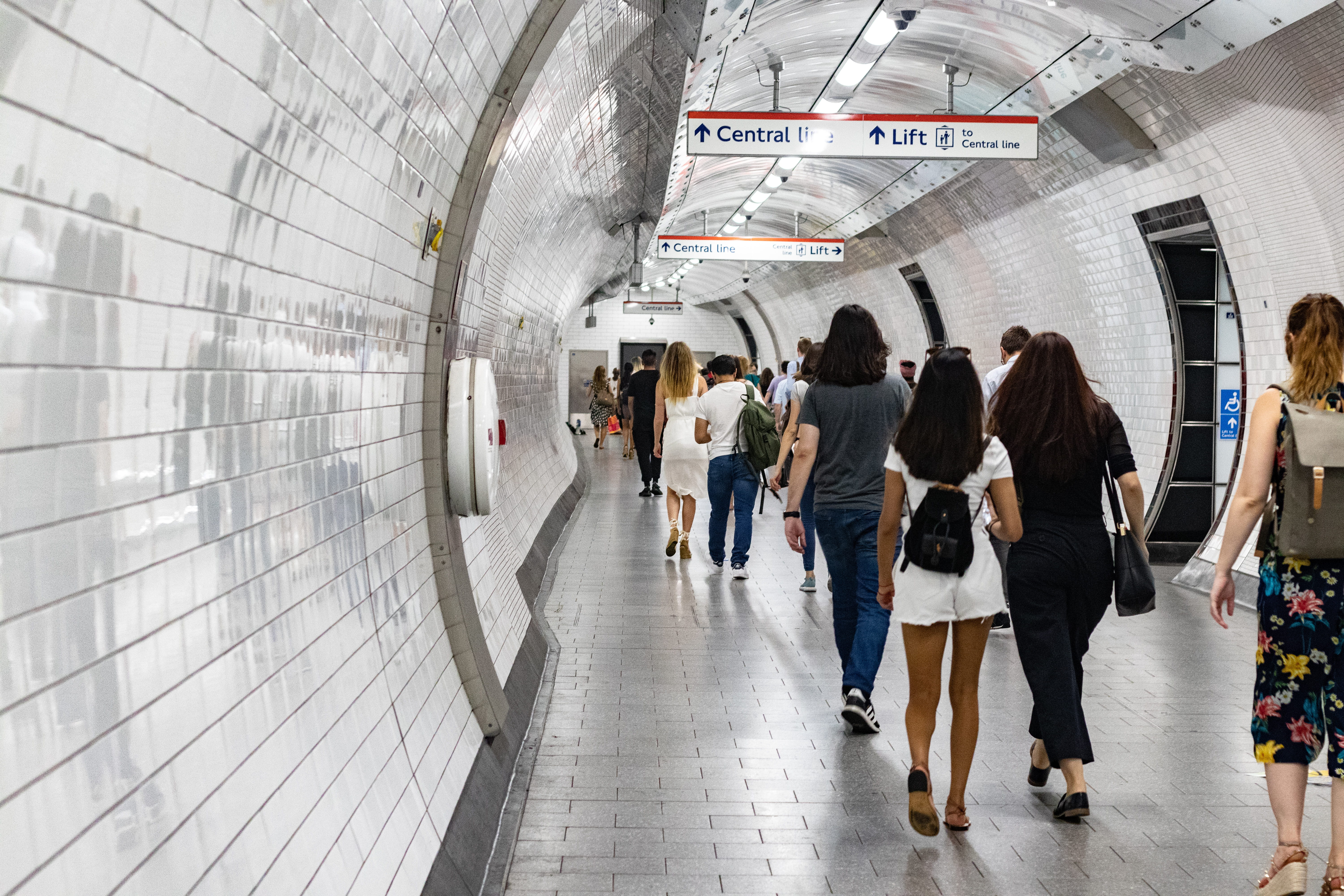 flooring, large group of people, tiled floor, travel, transportation, tube, train station, group of people, full length, public transportation, london, HD Wallpaper