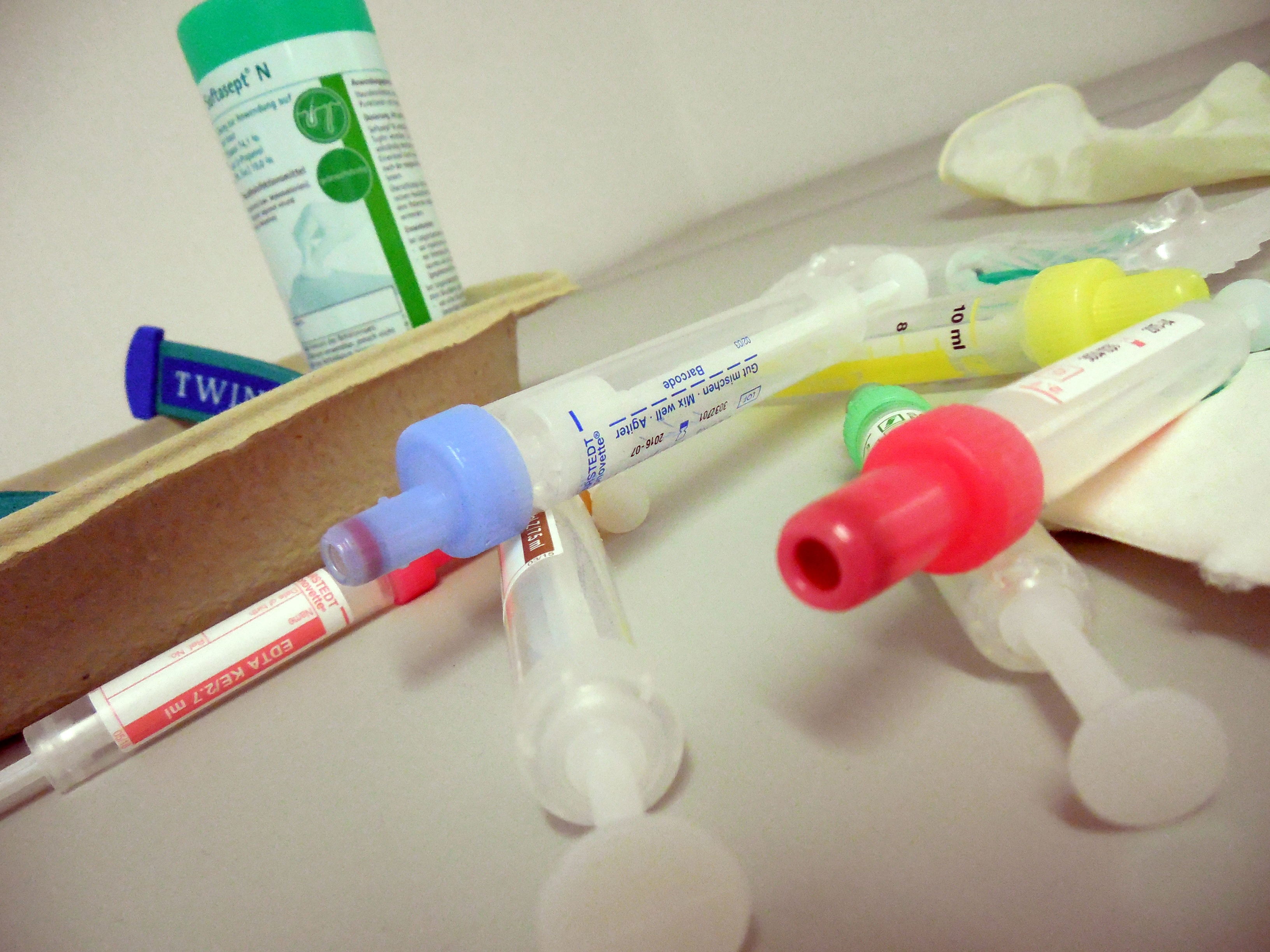 needle, science, heal, inject, medicine, multi colored, still life, education, high angle view, patch up, container, syringe, research, health check, patch, HD Wallpaper