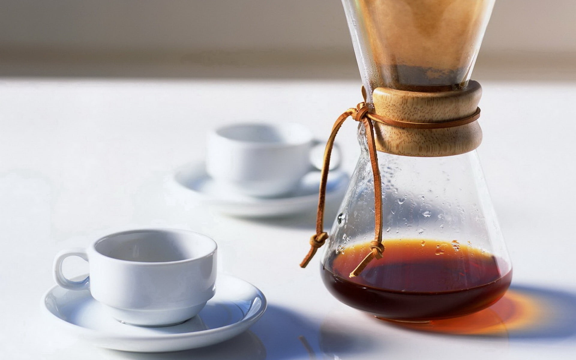 coffee - drink, ware, cups, refreshment, focus on foreground, no people, close-up, tea leaves, two, indoors, white, non-alcoholic beverage, teacups, tea, HD Wallpaper