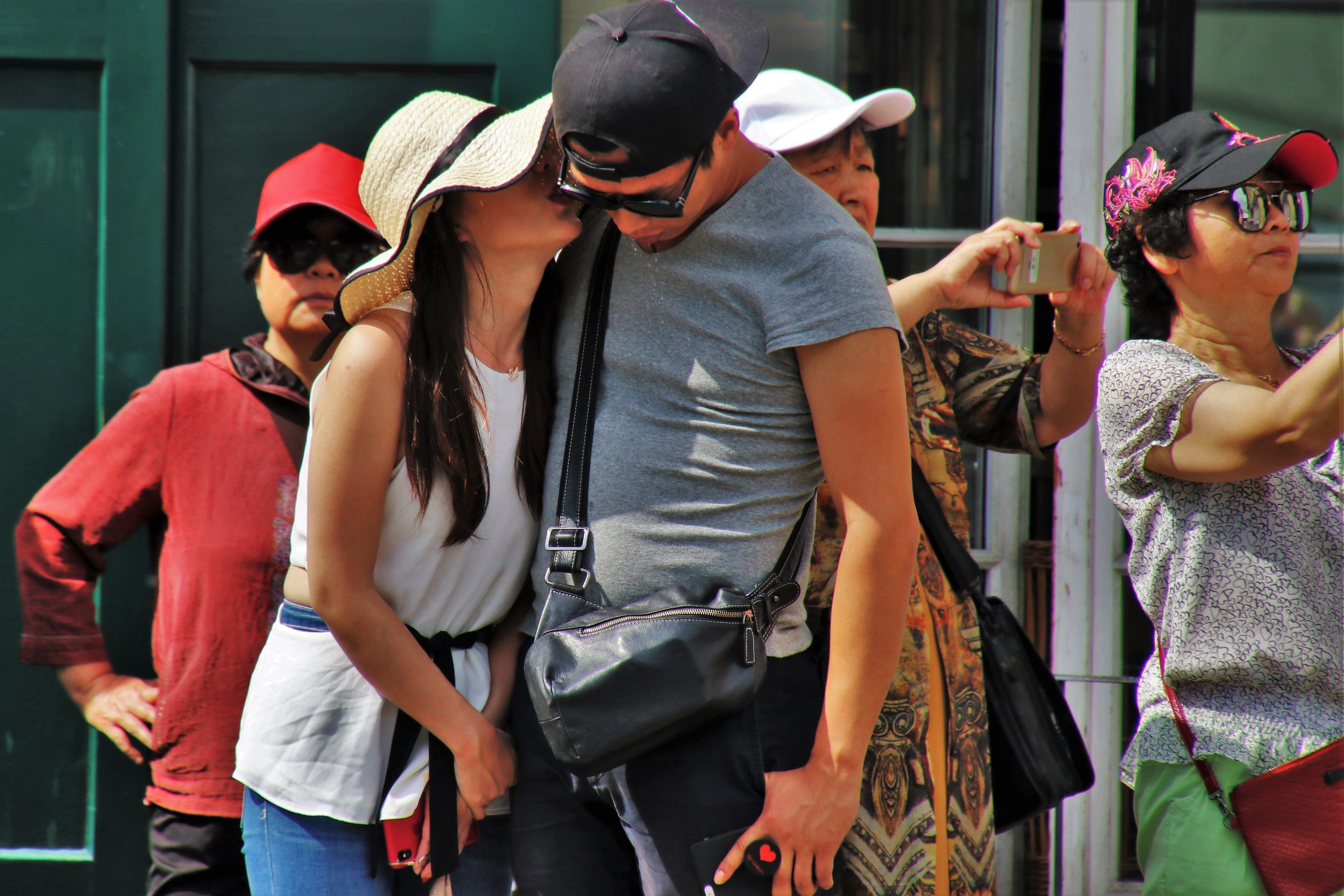 hairstyle, love, togetherness, feeling, 4K, lifestyles, tour, casual clothing, glasses, hat, phone, leisure activity, tourists, medium group of people, HD Wallpaper