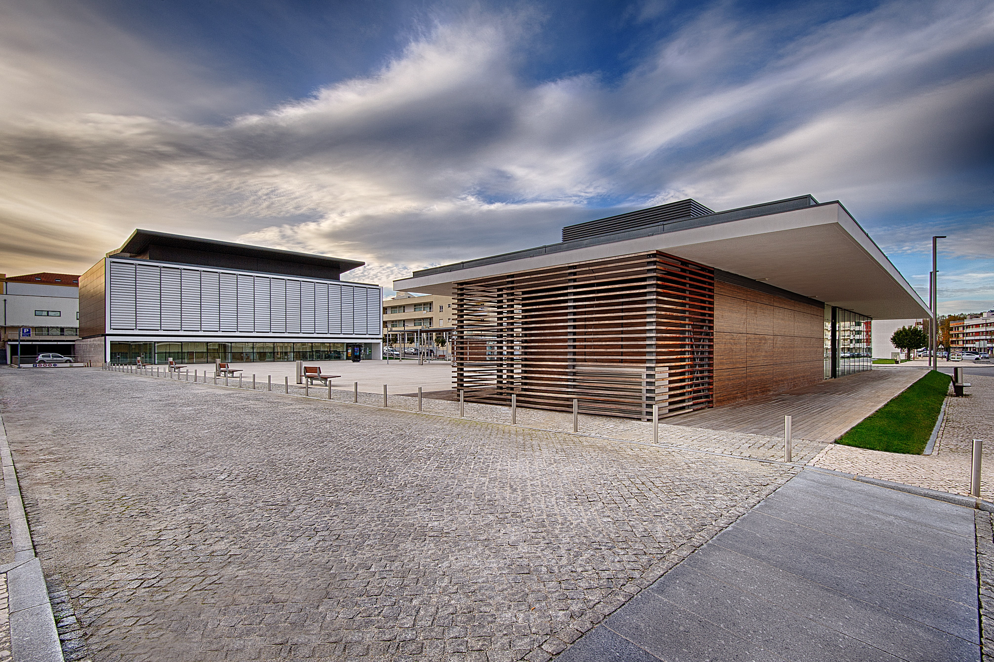 day, sky, anadia, building proximity, building, home ownership, cloud - sky, facade, building exterior, domus, square youth, outdoors, residential district, HD Wallpaper