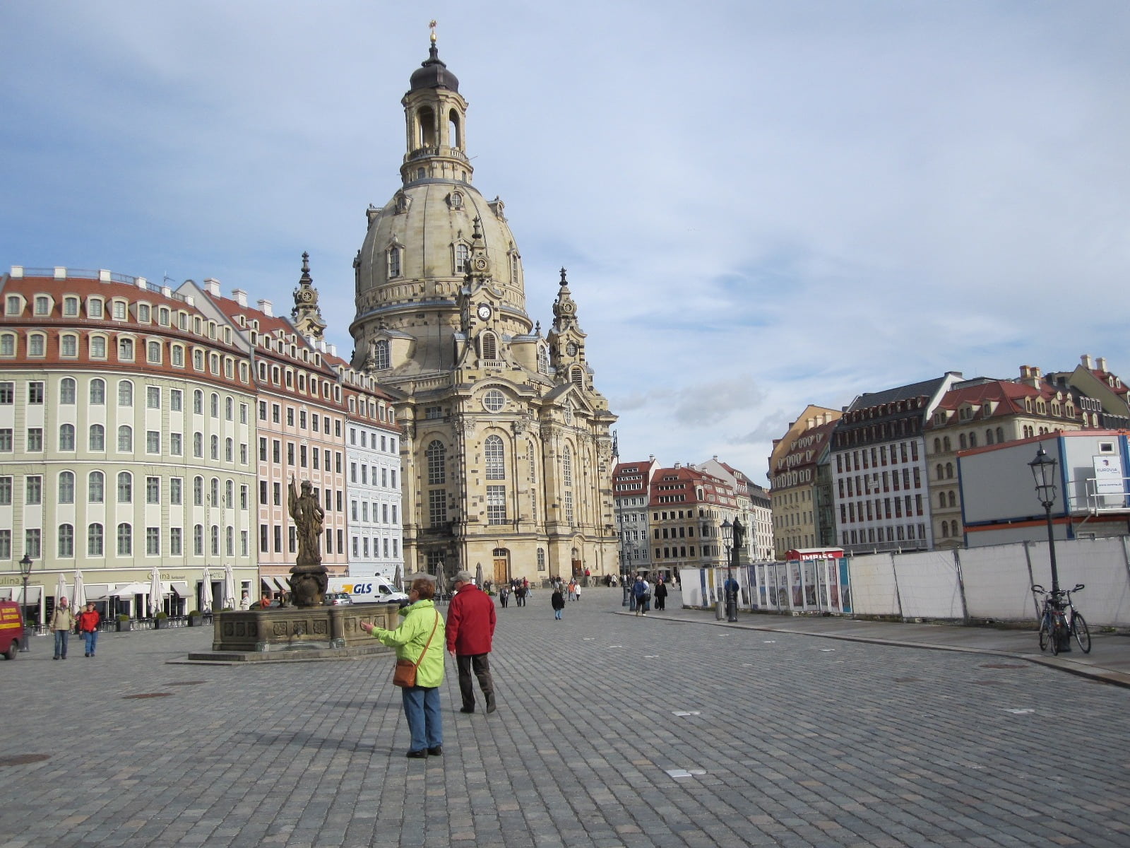 neumarkt, place of worship, city, religion, architecture, group of people, frauenkirche, real people, 720P, travel, built structure, women, belief, rear view, HD Wallpaper