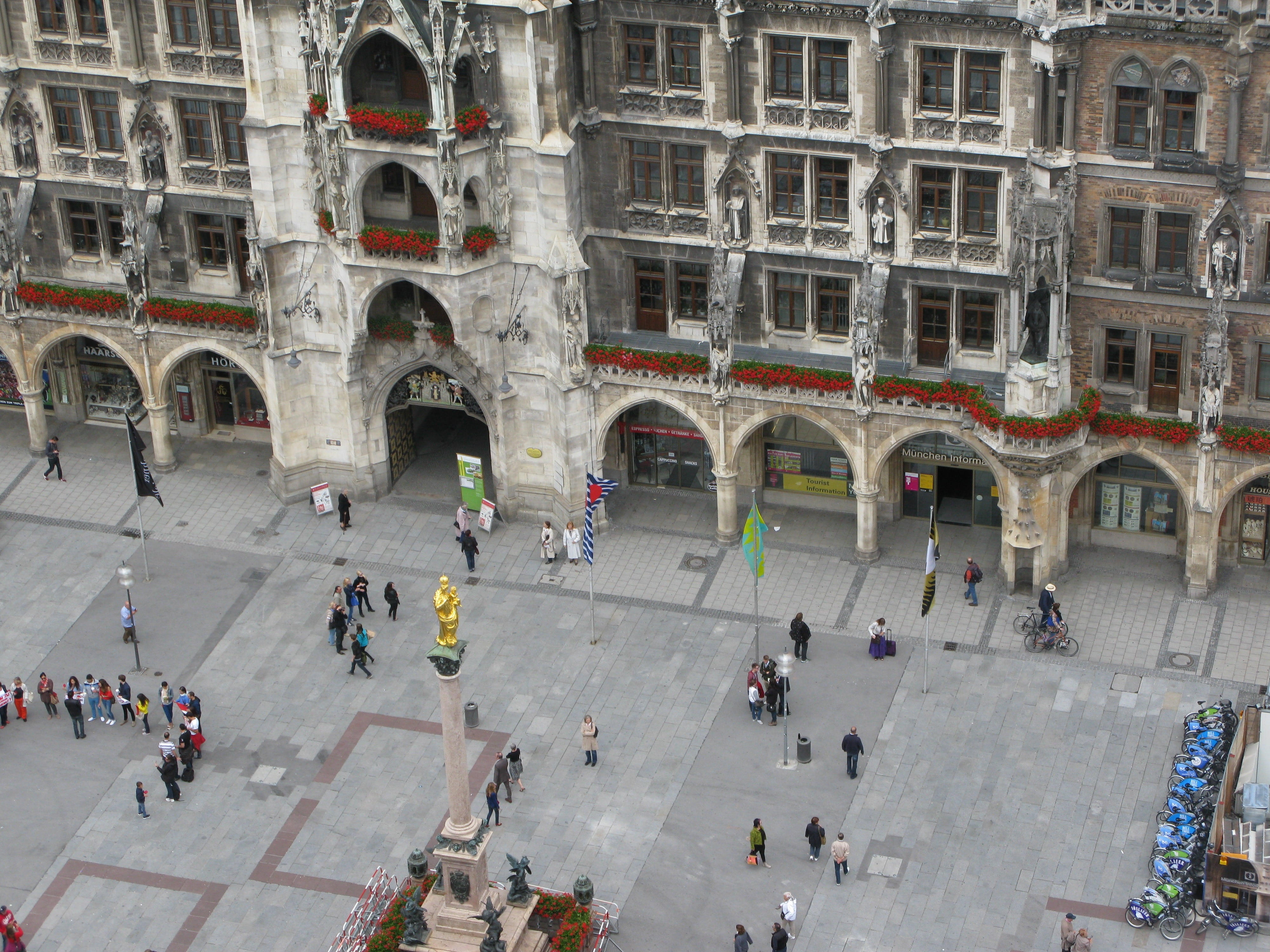 lifestyles, leisure activity, arch, crowd, architecture, building exterior, center, group of people, men, street, travel, high angle view, day, real people, HD Wallpaper