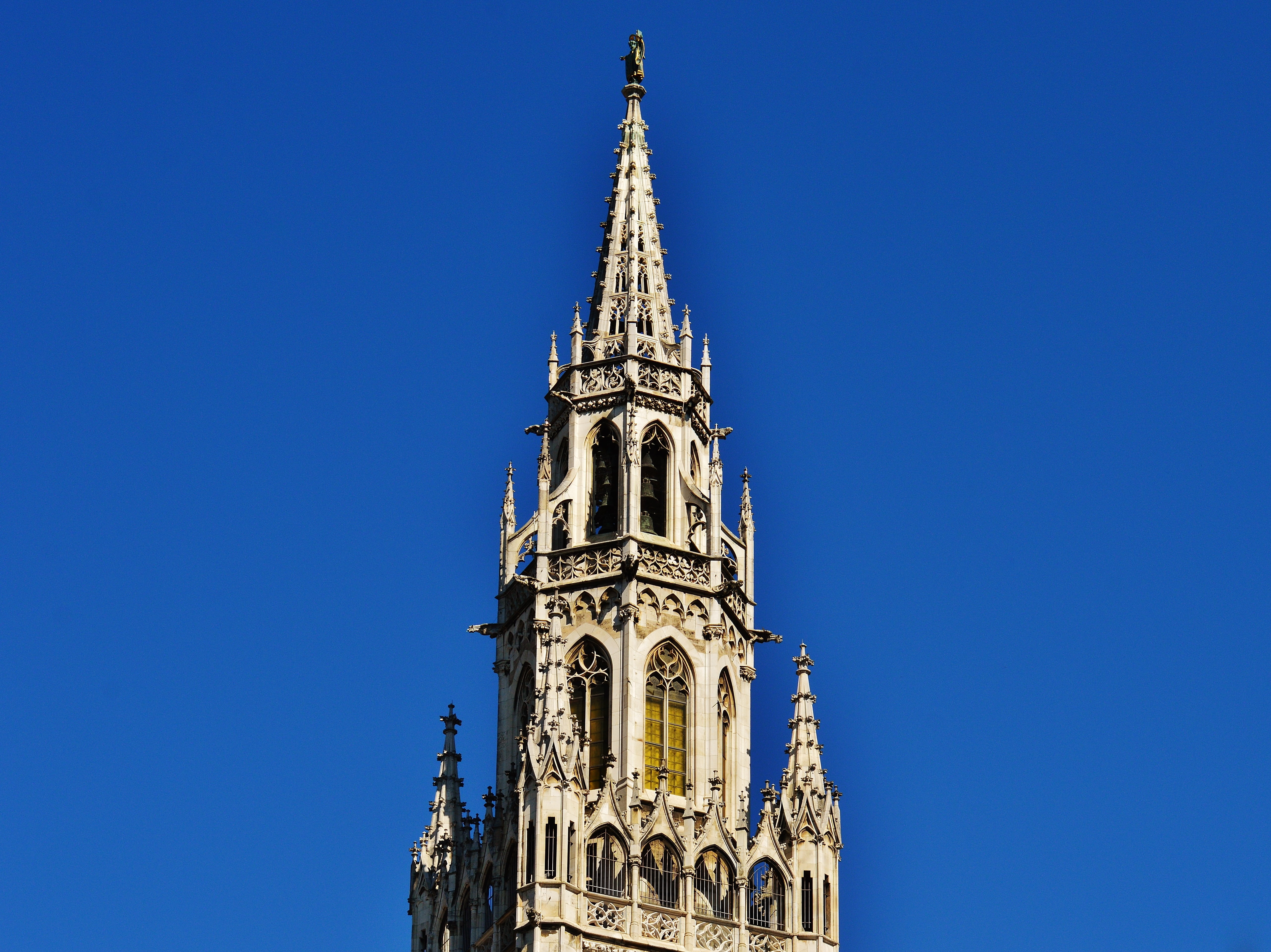 marienplatz, place of worship, sky, history, spire, 5K, building exterior, sunny, built structure, blue, religion, the past, no people, low angle view, HD Wallpaper